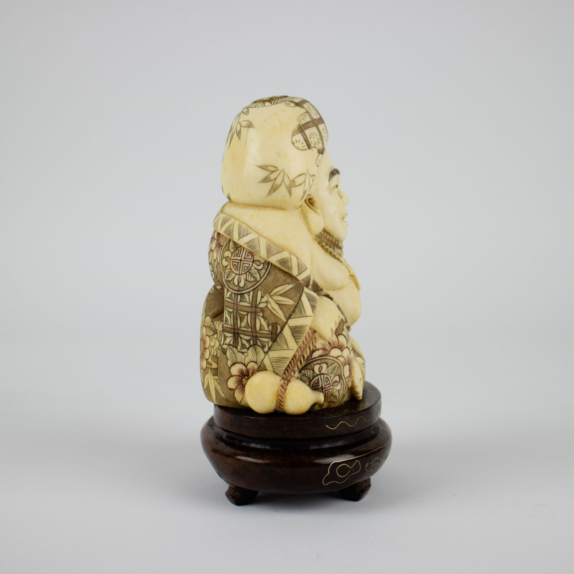 A Chinese Putai ivory carving - Image 4 of 5