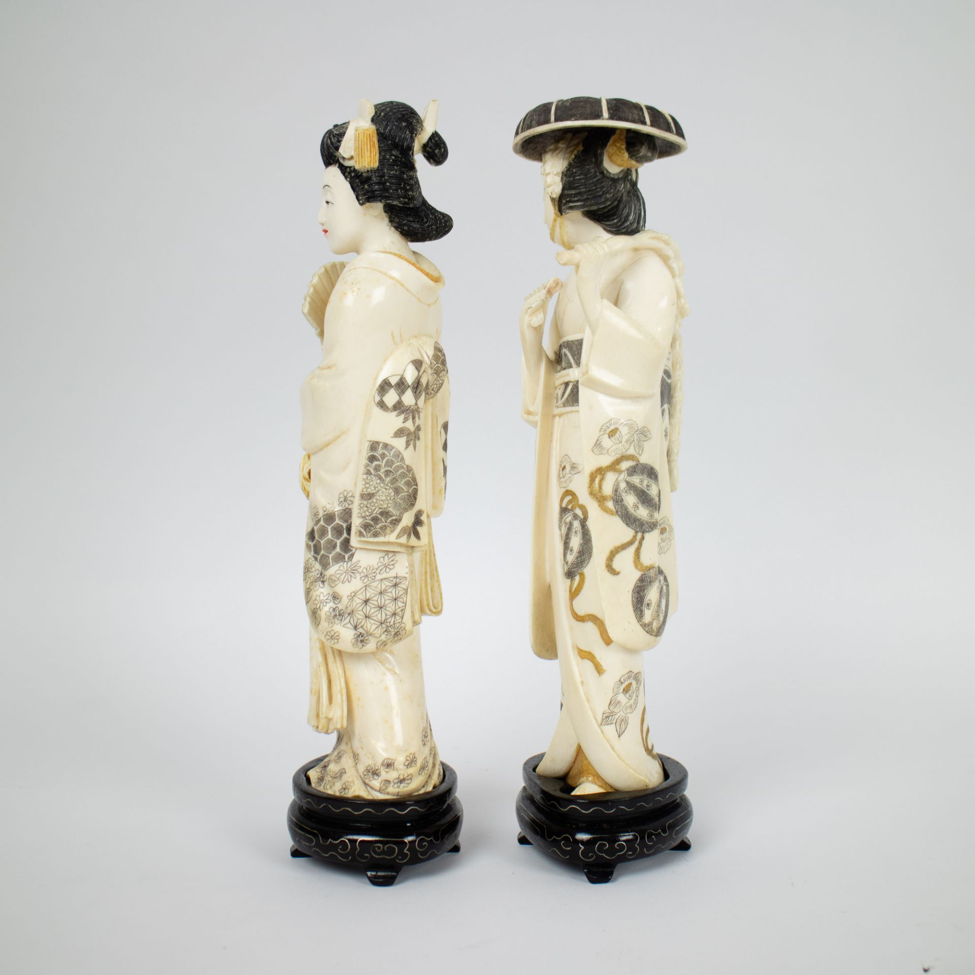 2 Geishas in ivory, Okimono Japan period Meiji 1868-1912 - Image 4 of 4
