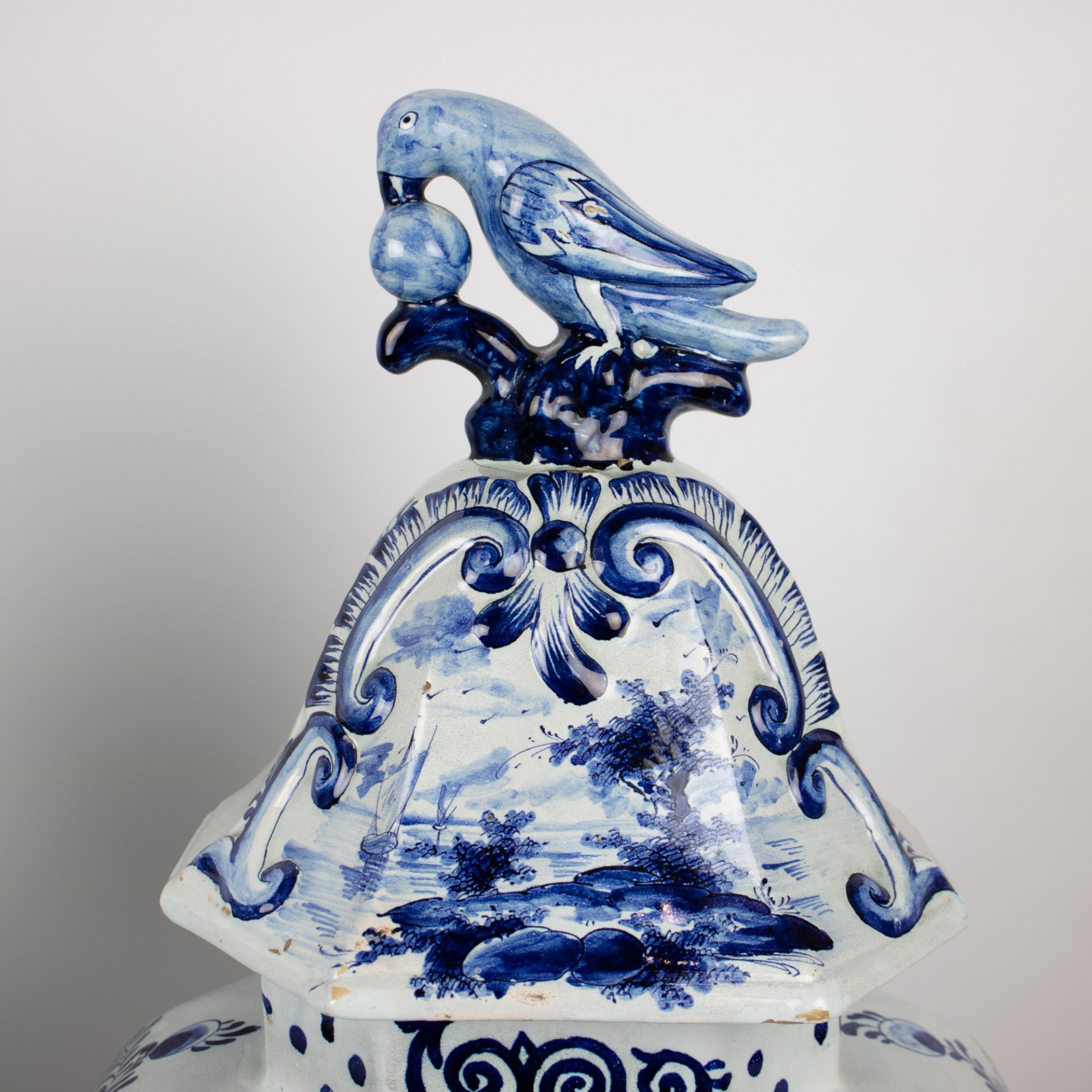 Pair of Delft vases signed W (attributed to Willem Cleffius) - Image 4 of 7