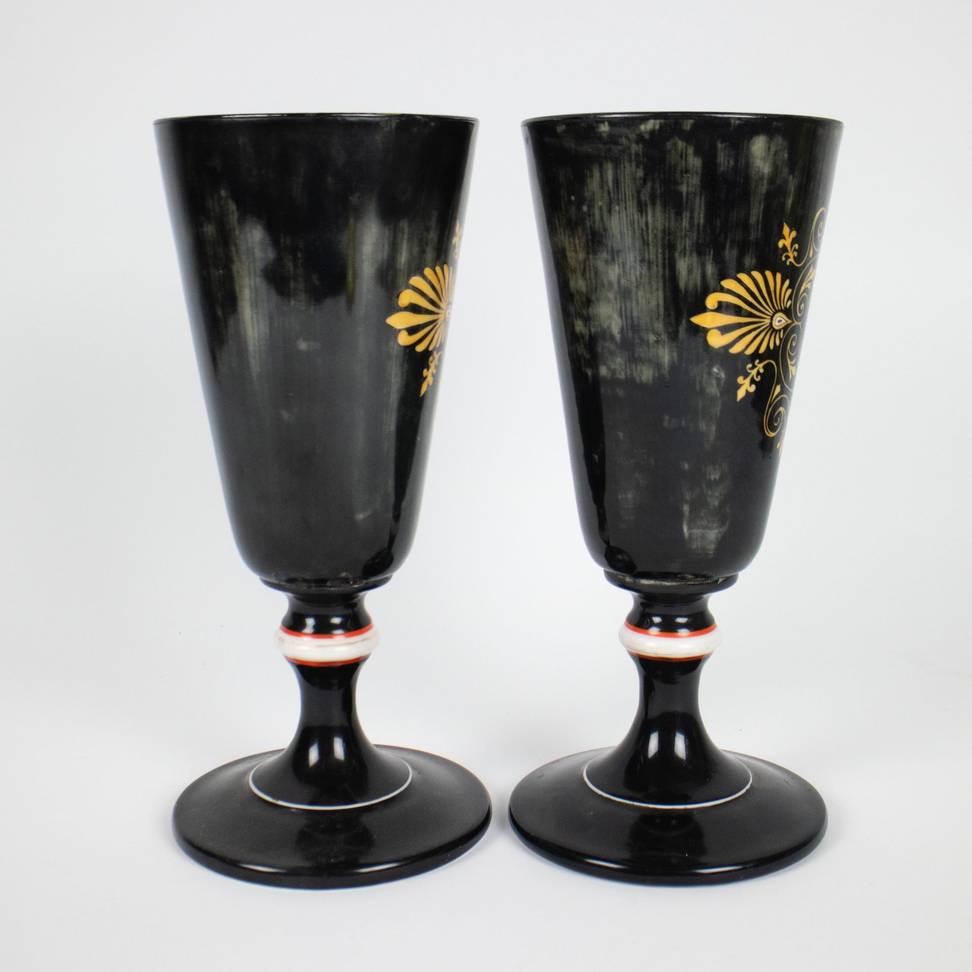 A pair of porcelain vases 19th century - Image 4 of 5