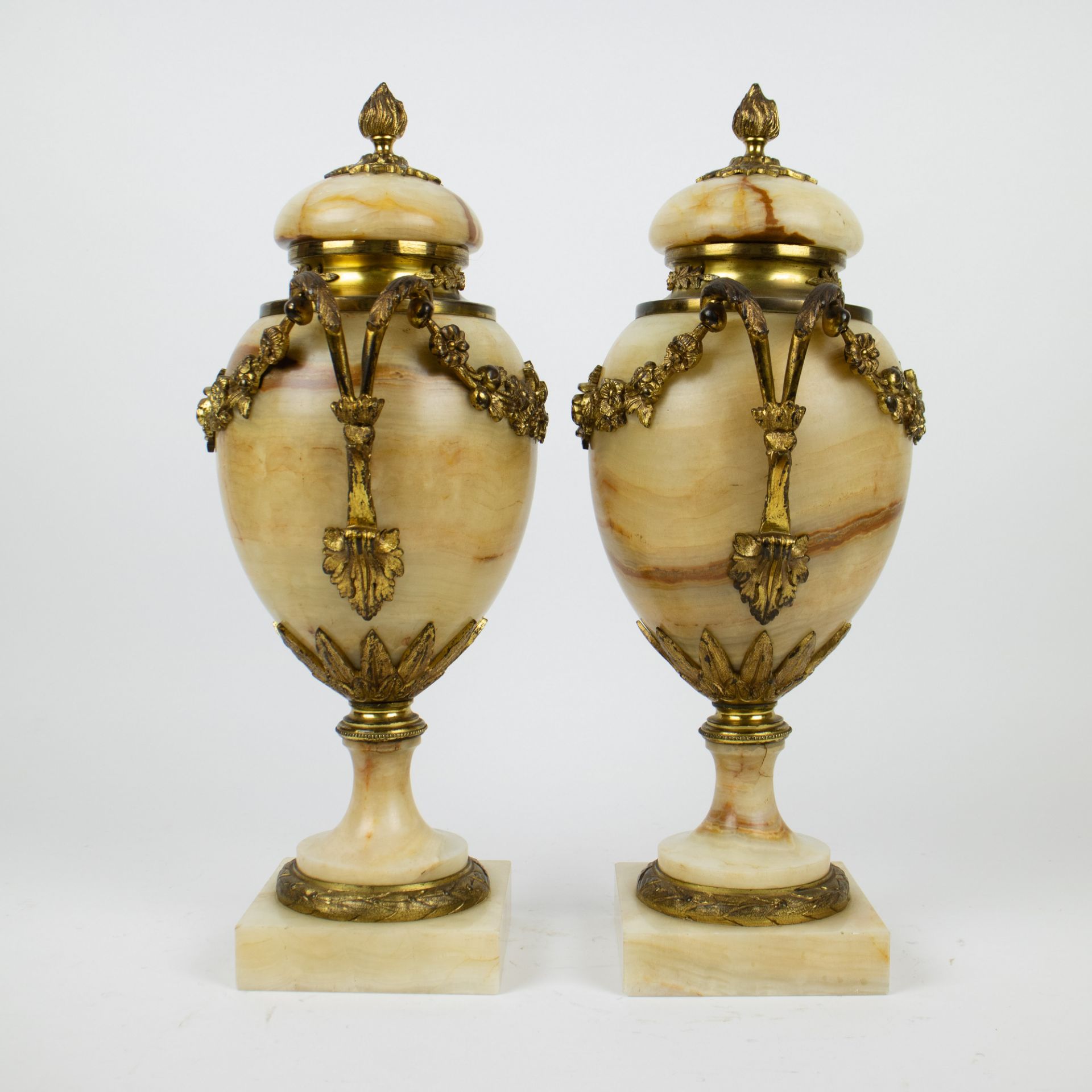 A pair of casolettes in marble with gilt bronze mounts - Image 2 of 5