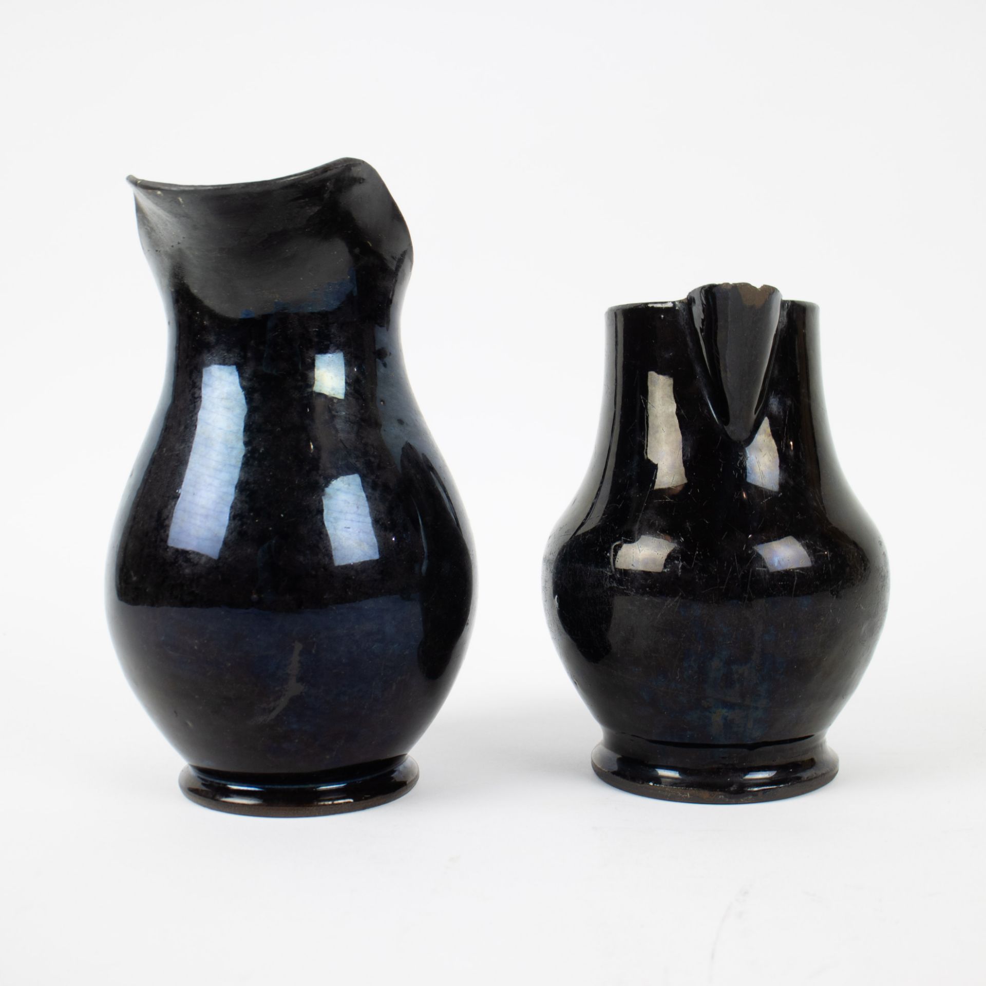 A collection of black glazed jugs, butter pot and salt cellar in Namur earthenware, 18th century - Image 3 of 11