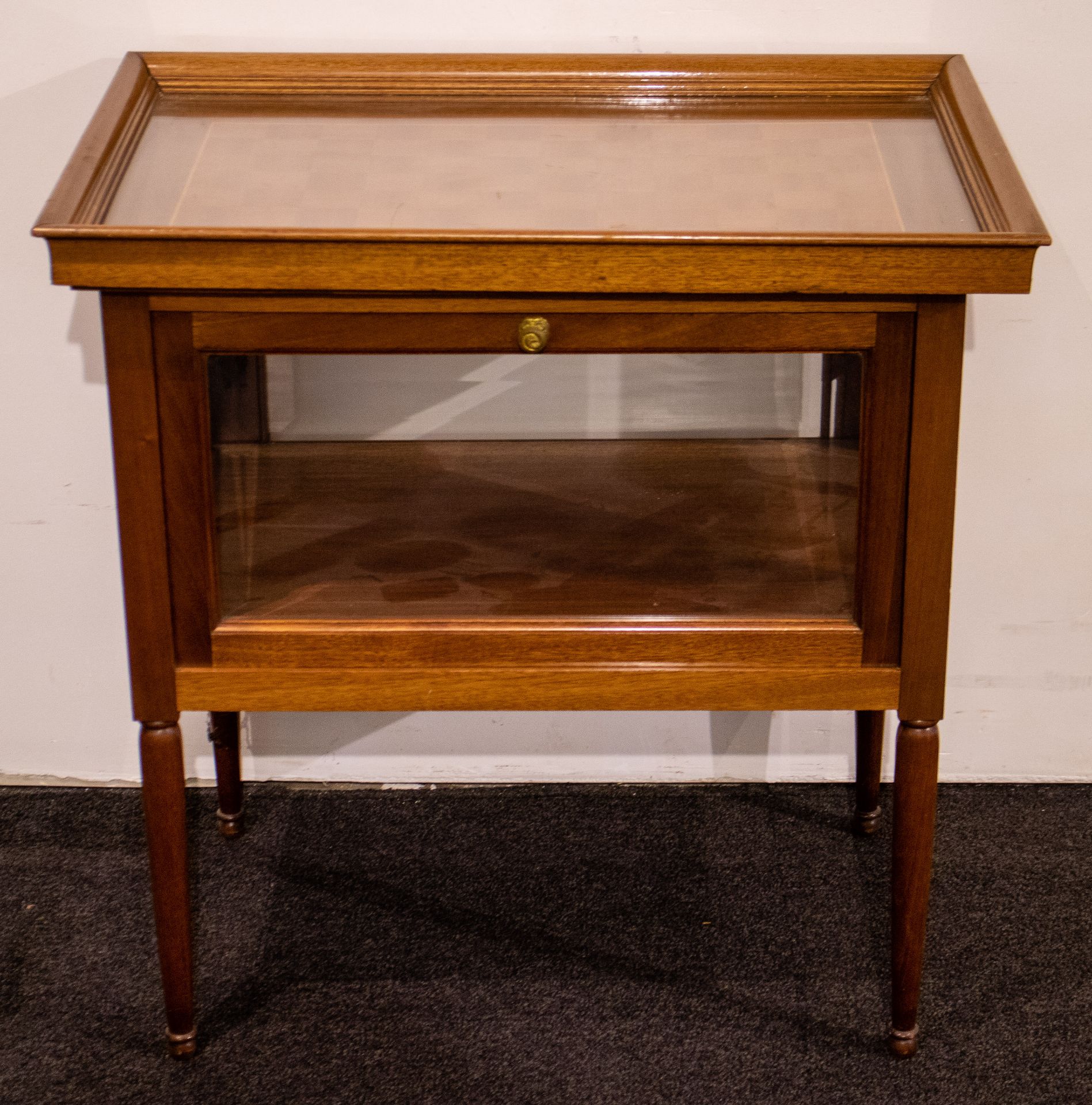 An Art Deco tea cabinet, Kohn child's chair & a tripod gueridon - Image 2 of 4