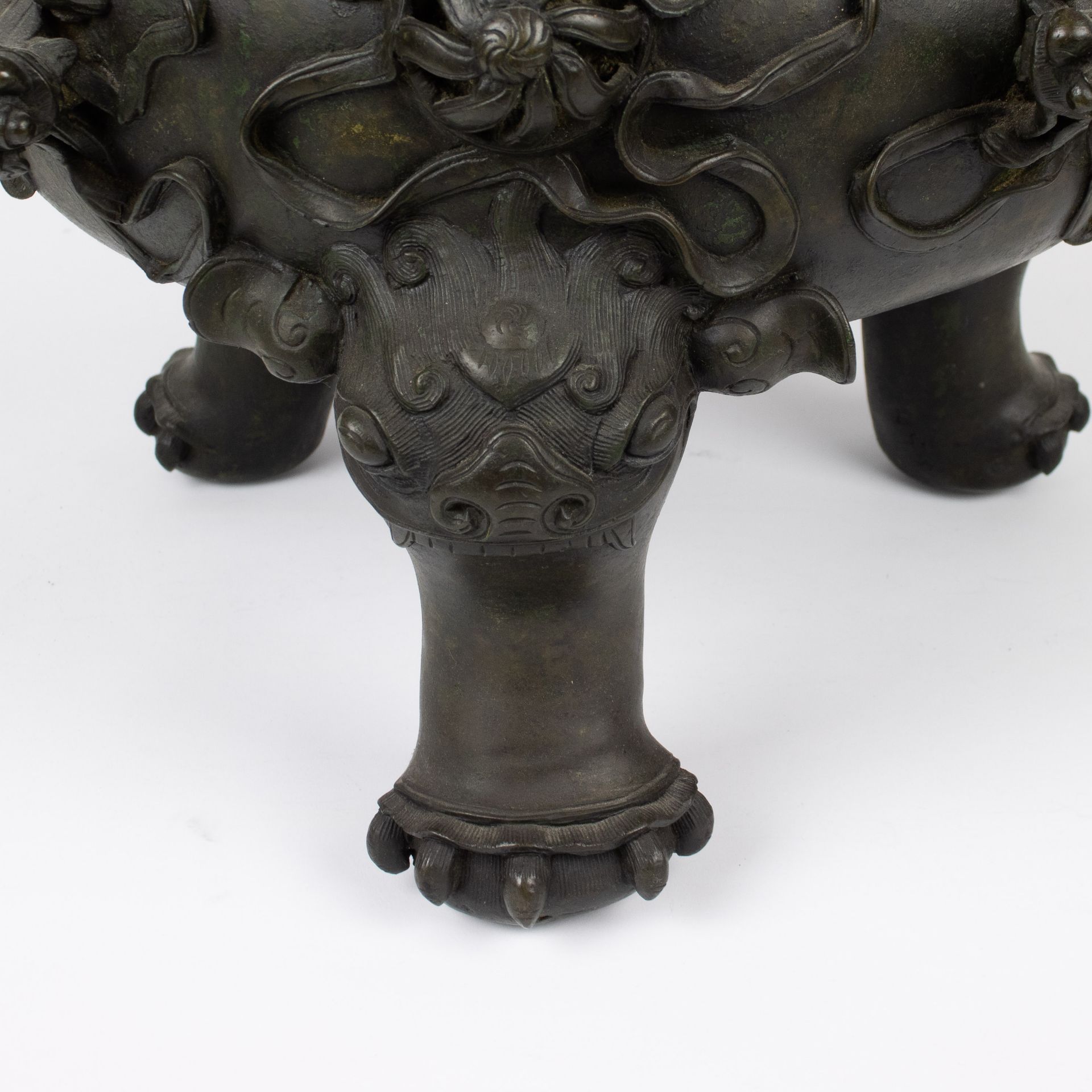 A large Chinese incense burner - Image 11 of 18