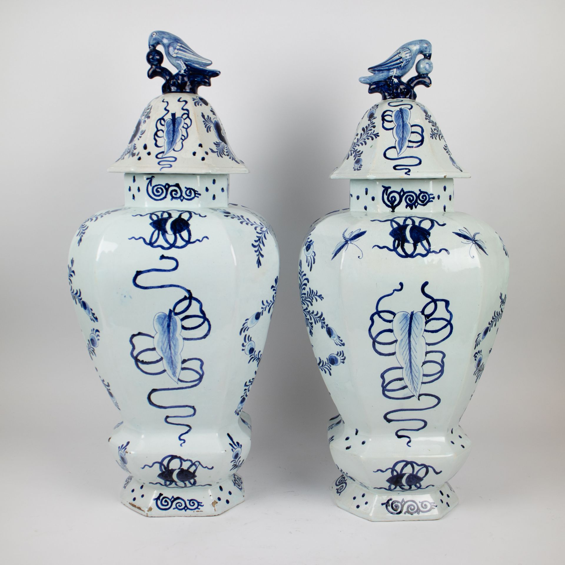 Pair of Delft vases signed W (attributed to Willem Cleffius) - Image 7 of 7