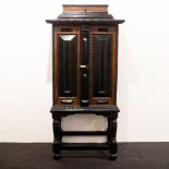 Showcase 17/18th century in ebonised wood and marquetry, Holland.