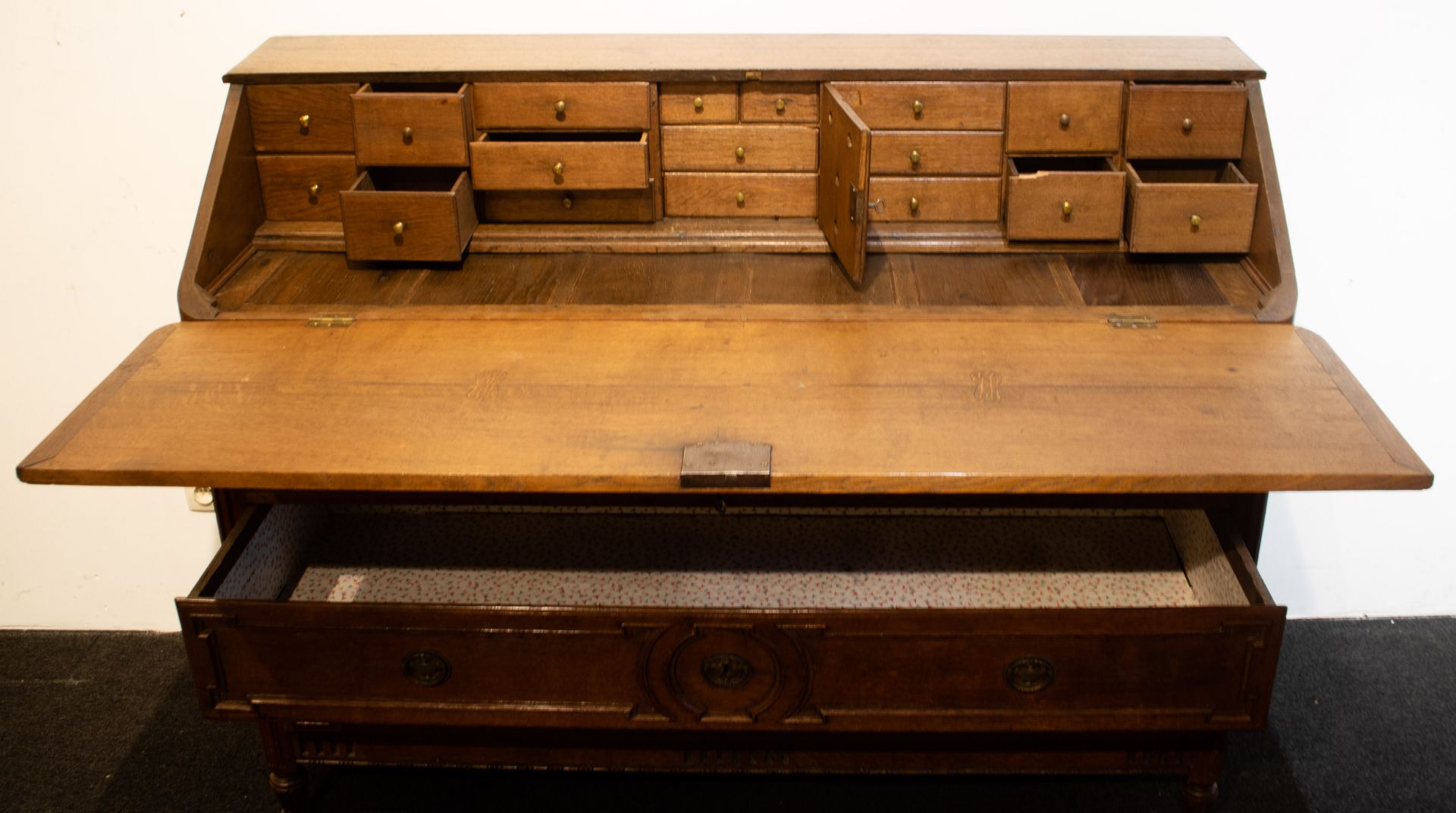 French 18th century large oak secretary with 3 drawers - Image 4 of 4