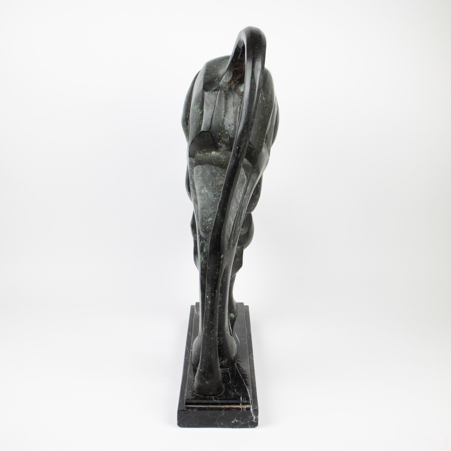 A bronze sculpture of a cat on marble base. - Image 5 of 5