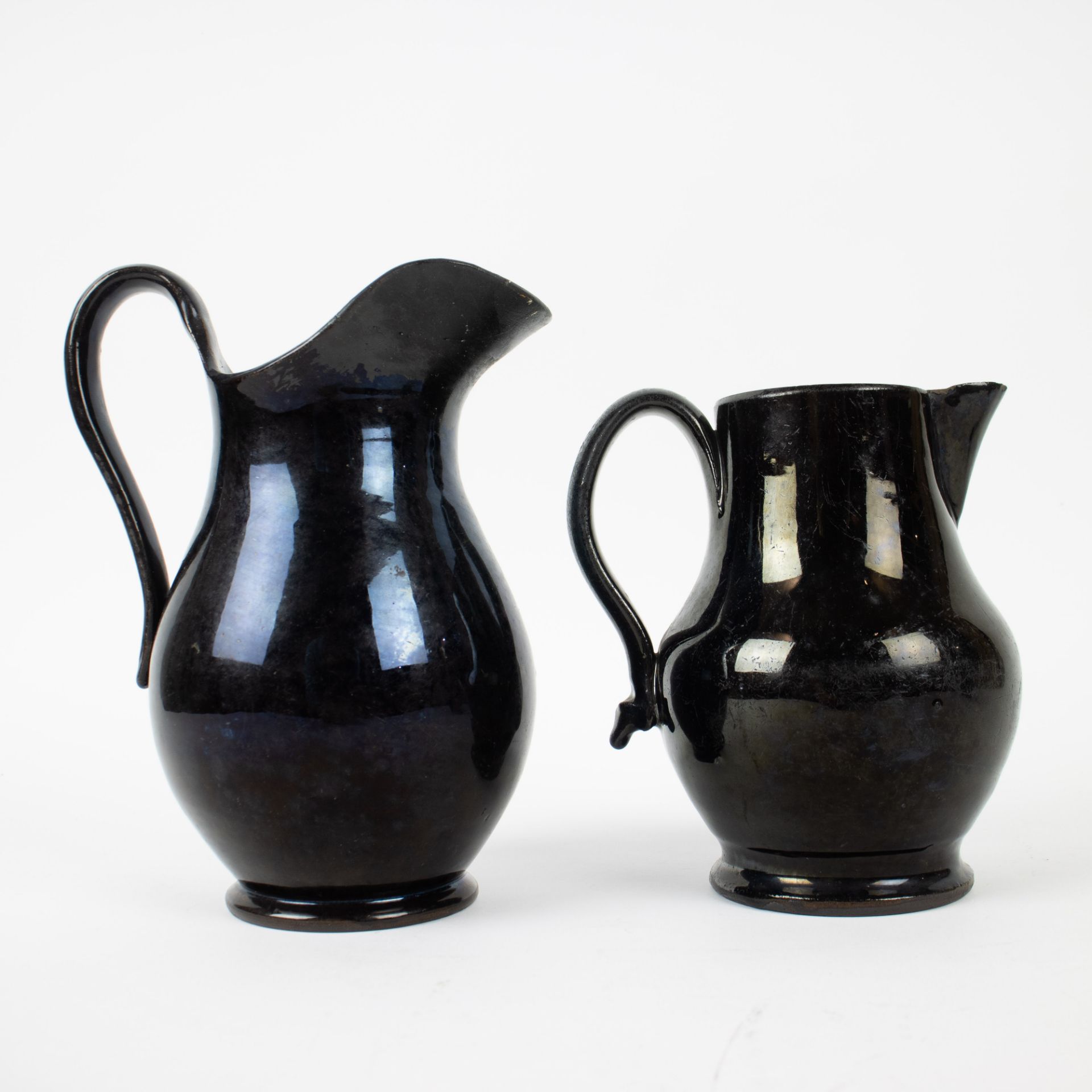 A collection of black glazed jugs, butter pot and salt cellar in Namur earthenware, 18th century - Image 5 of 11