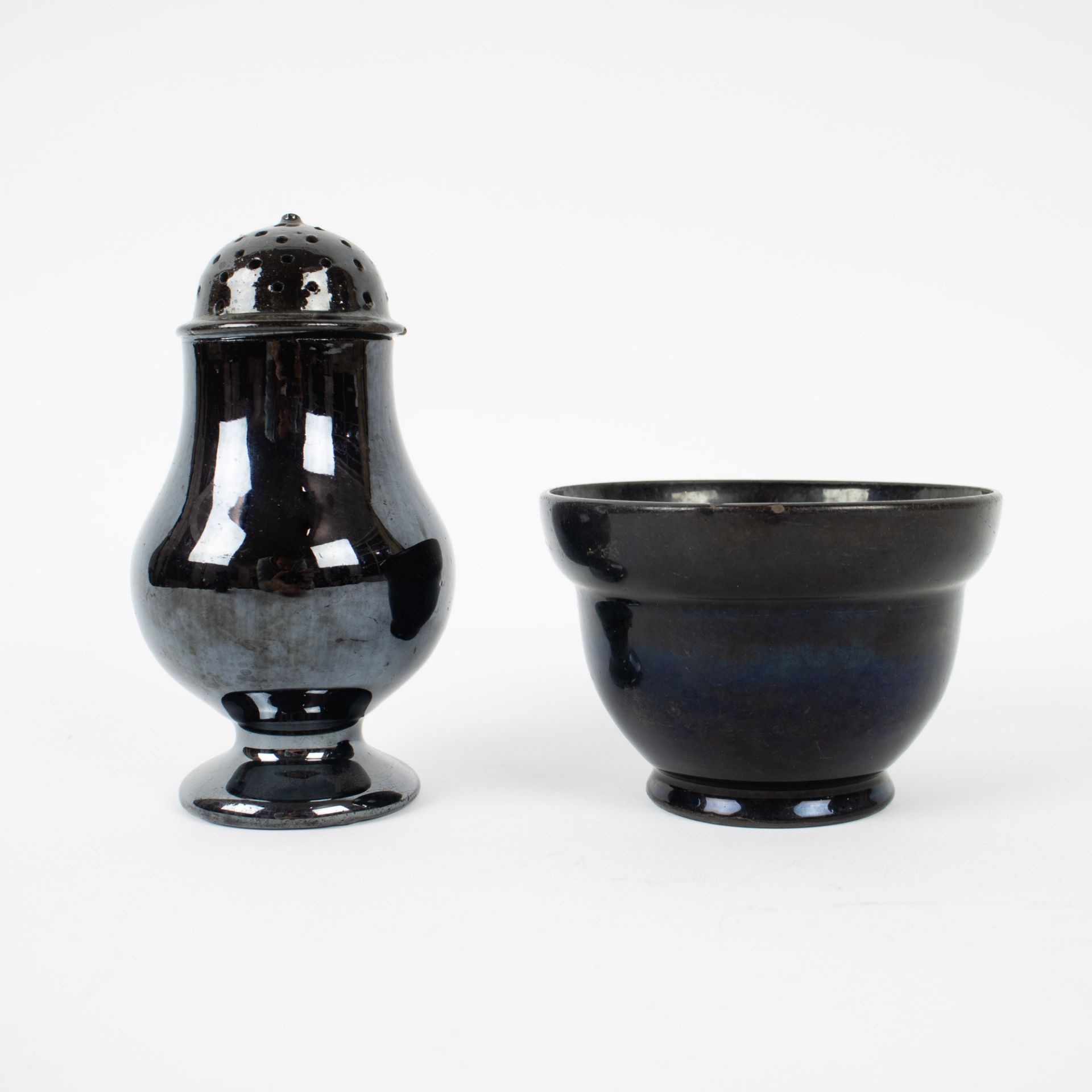 A collection of black glazed jugs, butter pot and salt cellar in Namur earthenware, 18th century - Image 9 of 11