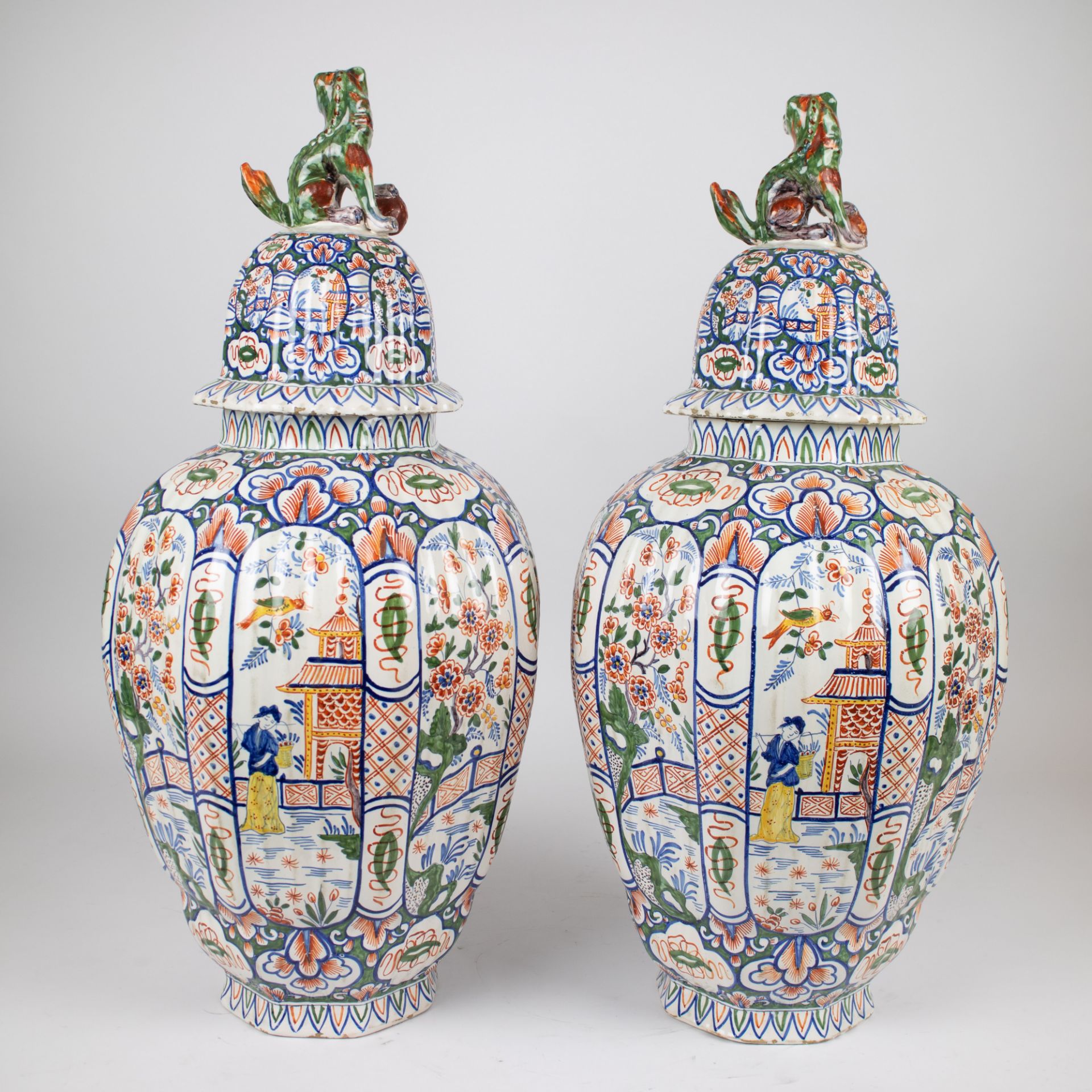 Faience lidded vase with chinoiserie, DELFT., Around 1800. Brush mark "LPK" (De Porceleyne Lampetkan - Image 5 of 7