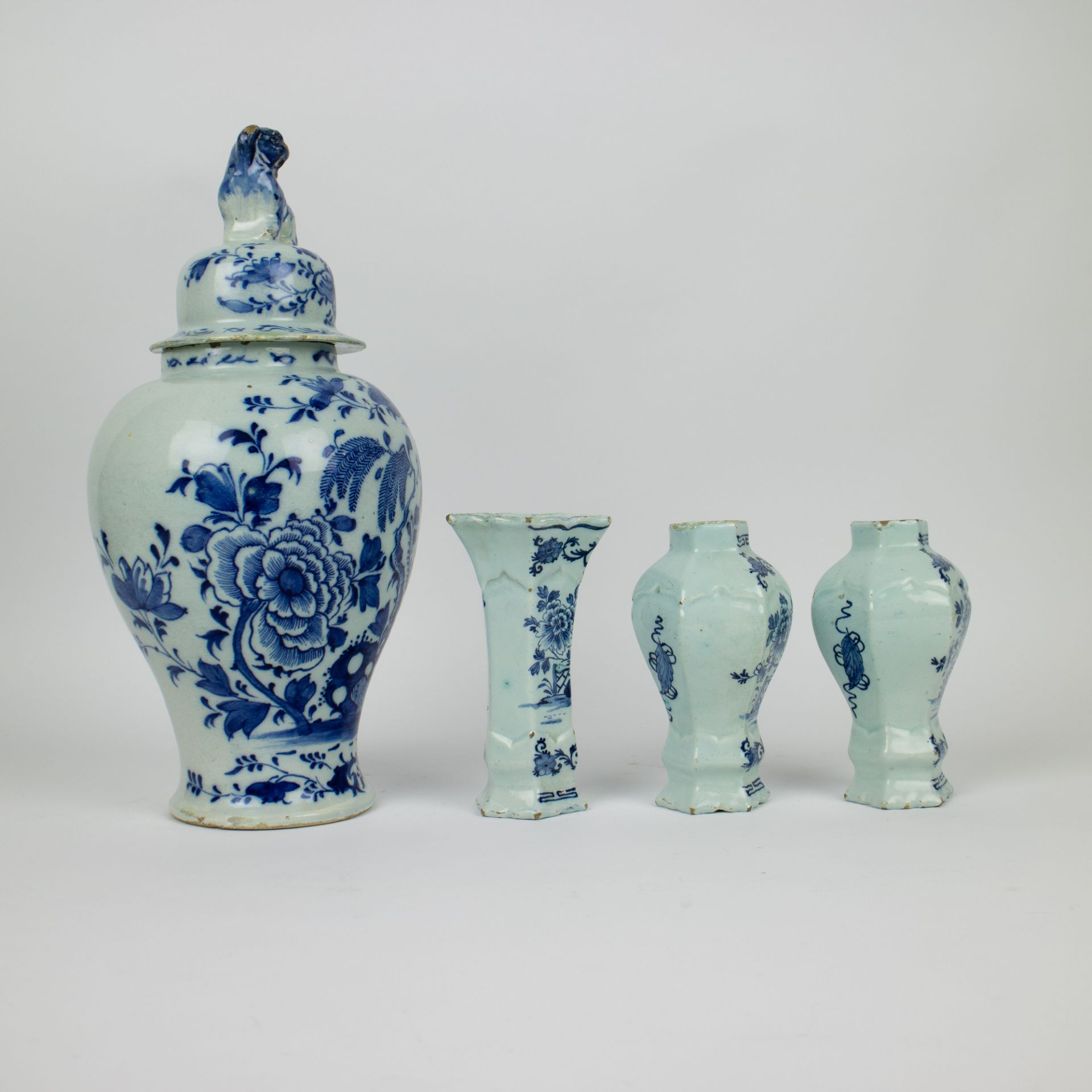 Delft vase with lid and 3 small vases, 18th century - Image 4 of 5