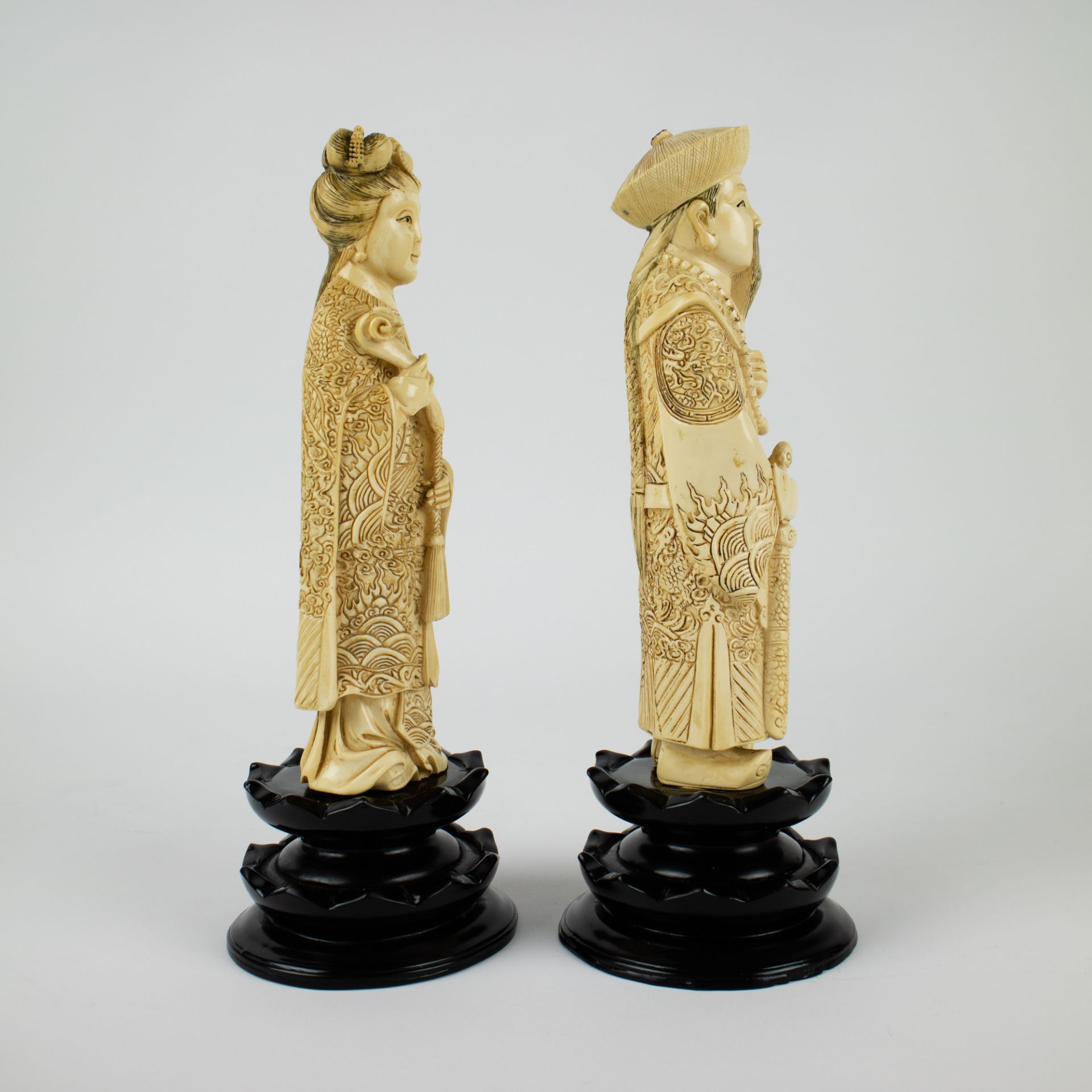 Chinese emperor and empress carved in ivory - Image 4 of 5