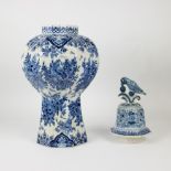 Octagonal baluster-shaped Delft vase