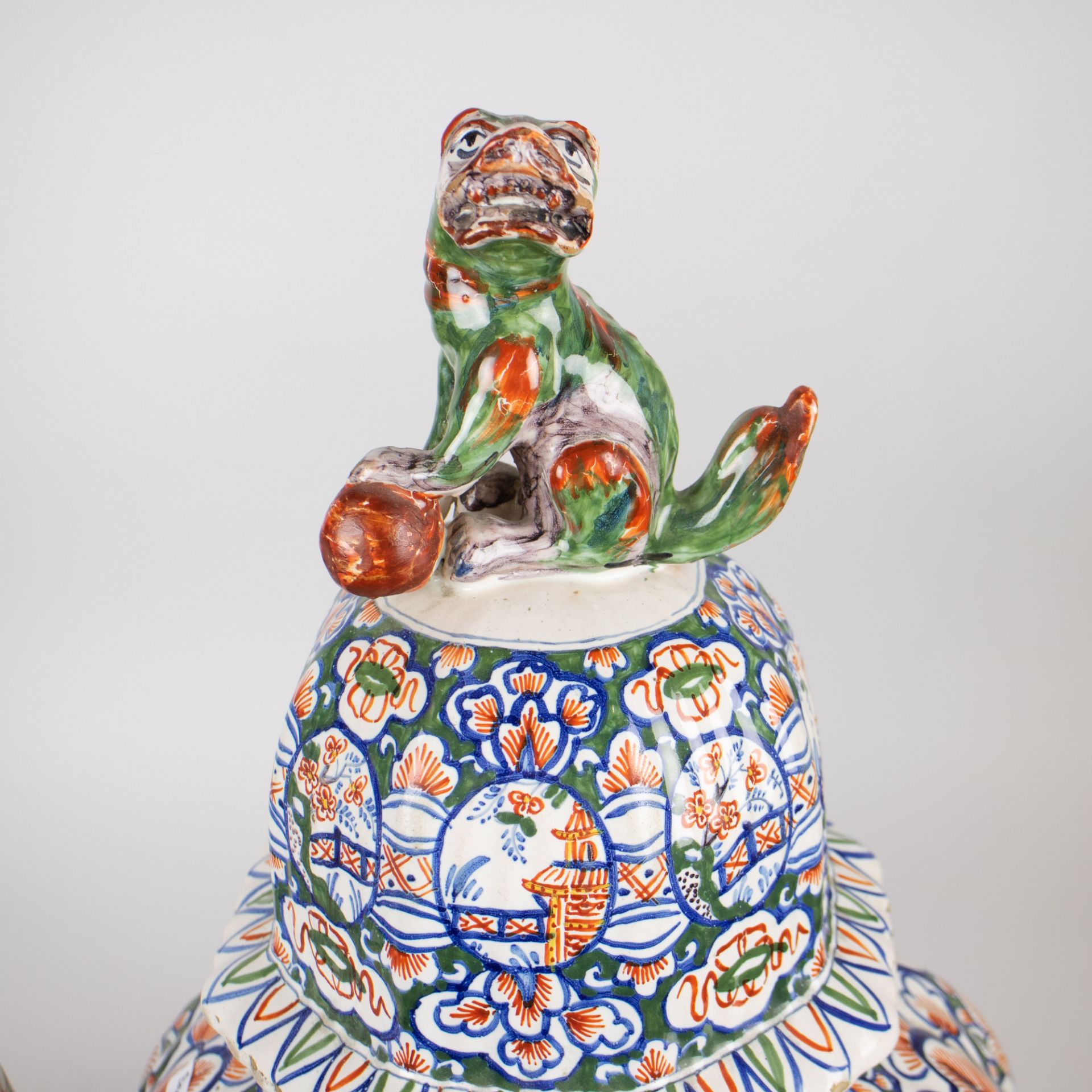 Faience lidded vase with chinoiserie, DELFT., Around 1800. Brush mark "LPK" (De Porceleyne Lampetkan - Image 2 of 7