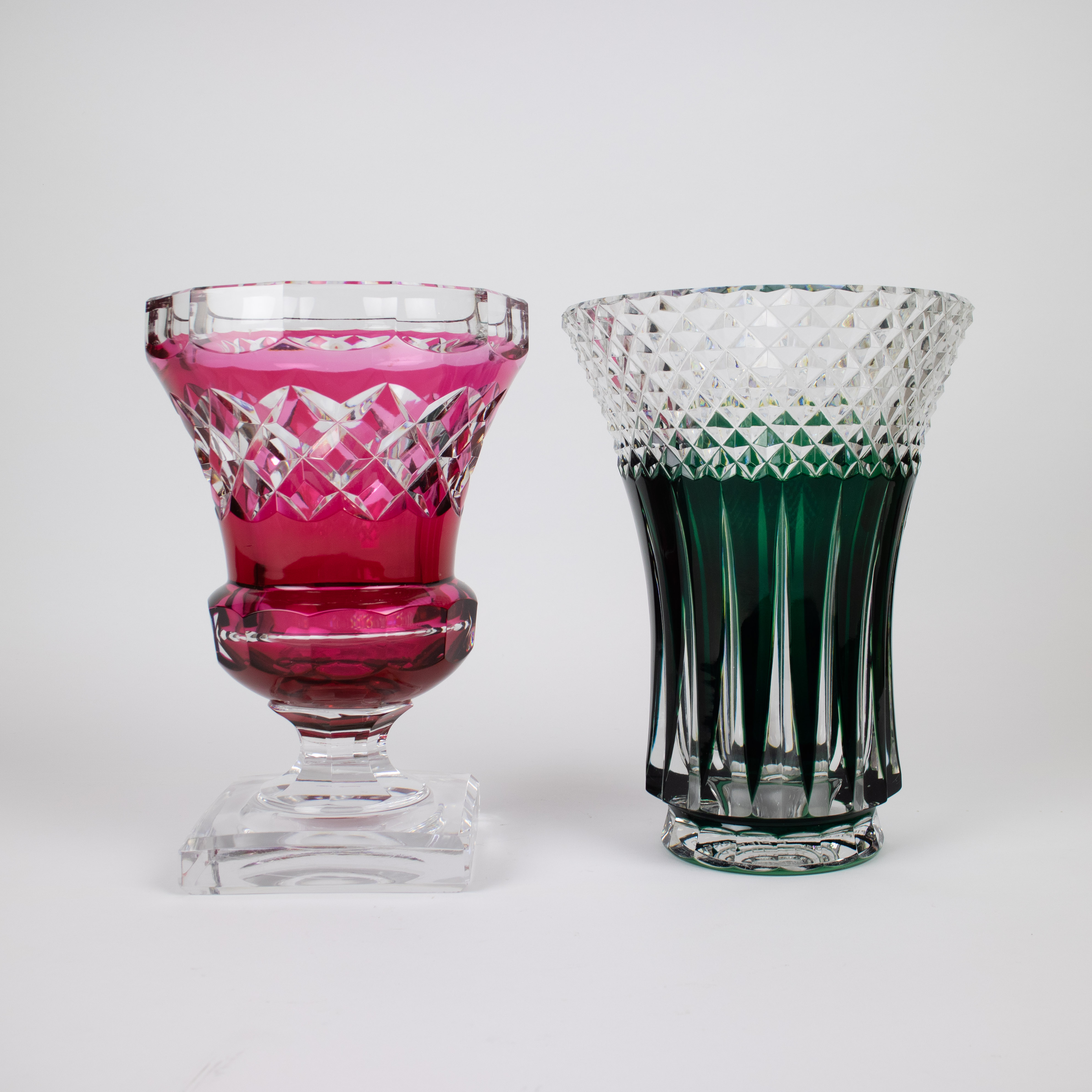 Val Saint Lambert crystal green and a red vase - Image 4 of 6