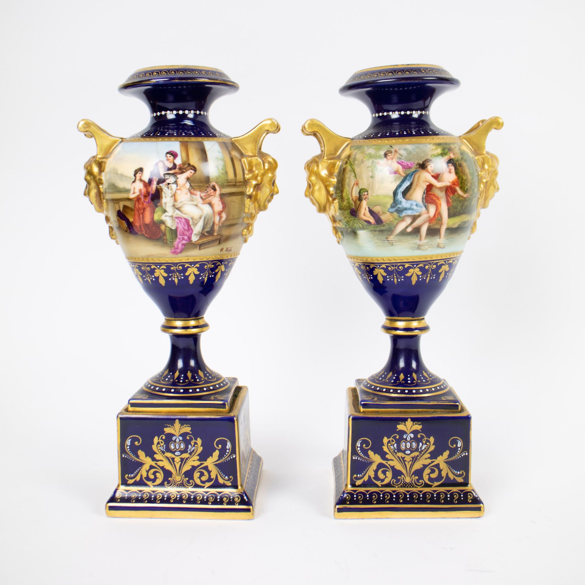 Pair of Vienna porcelain vases - Image 3 of 7