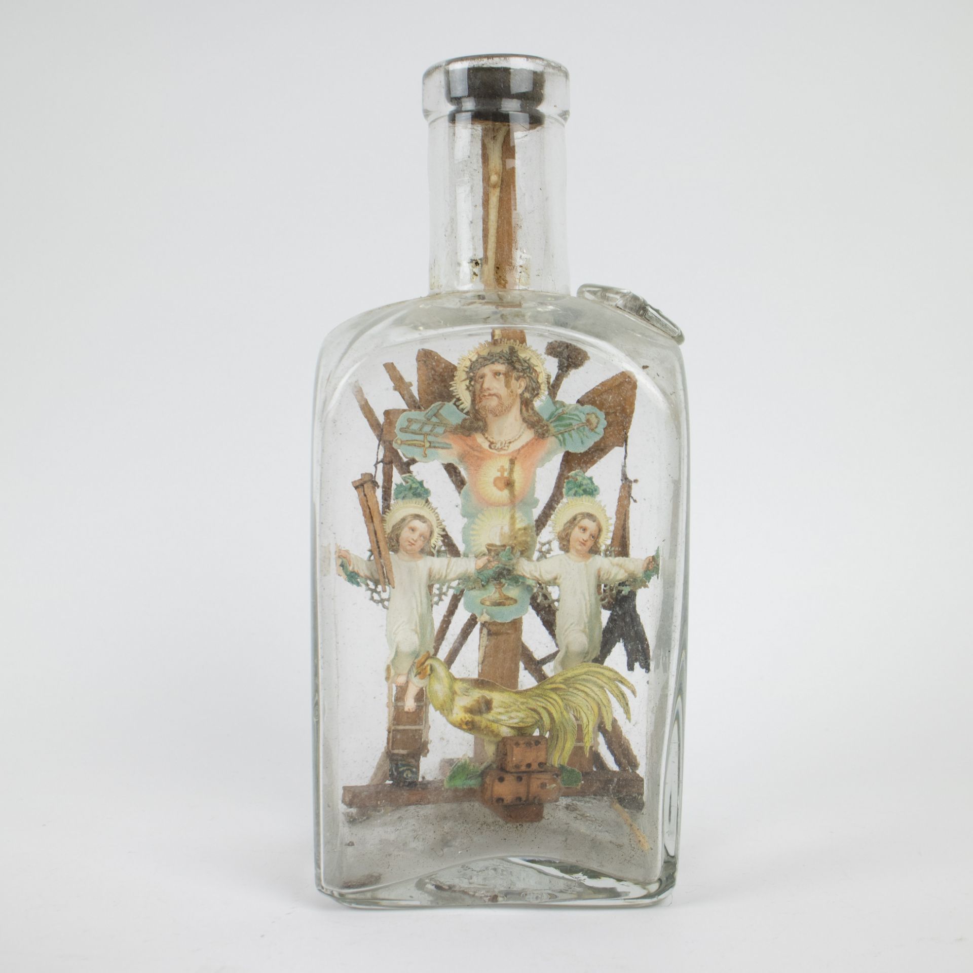A collection of religious items consisting of a relic, a relic beguine Theressia Verhaeghe, a bottle - Bild 2 aus 8