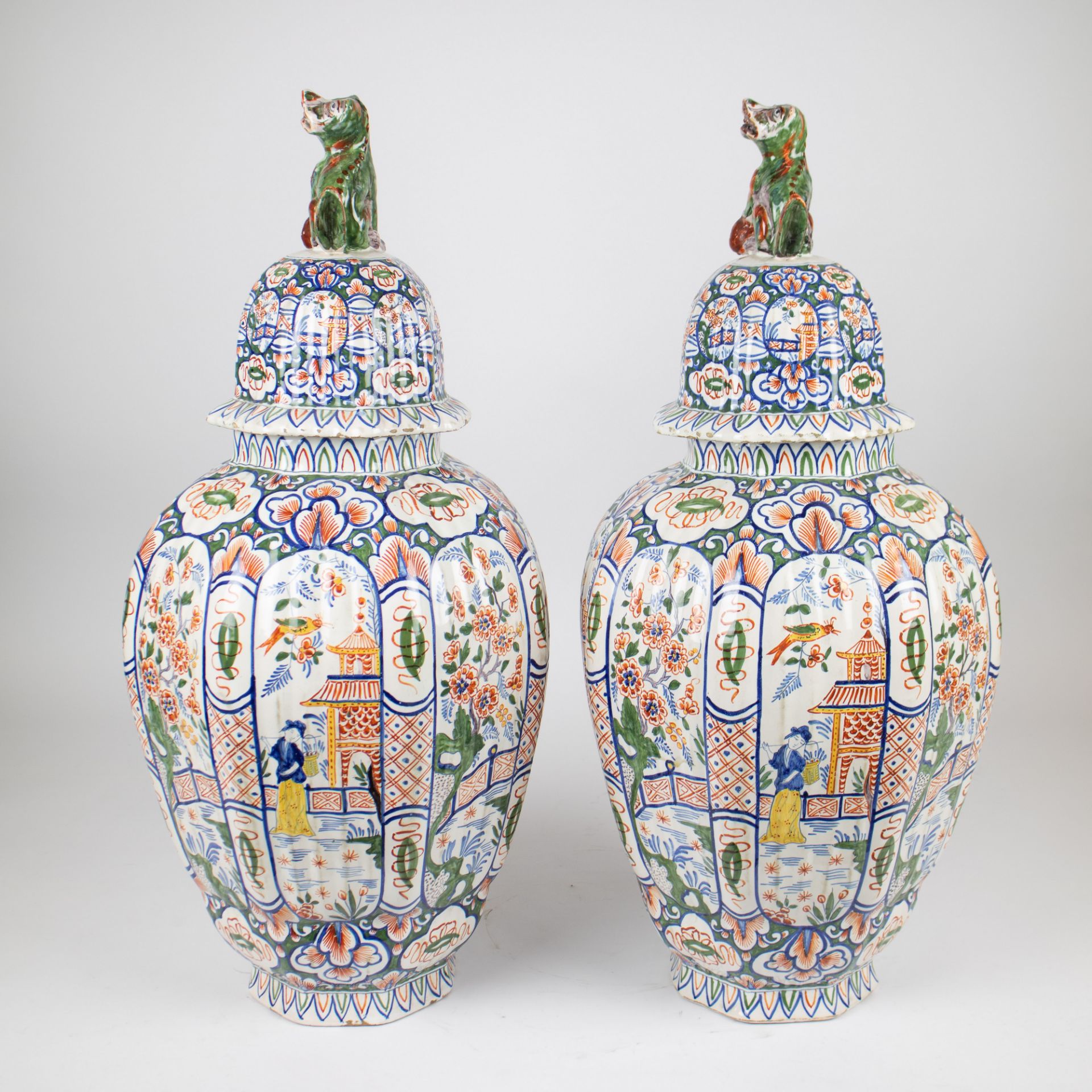 Faience lidded vase with chinoiserie, DELFT., Around 1800. Brush mark "LPK" (De Porceleyne Lampetkan - Image 4 of 7