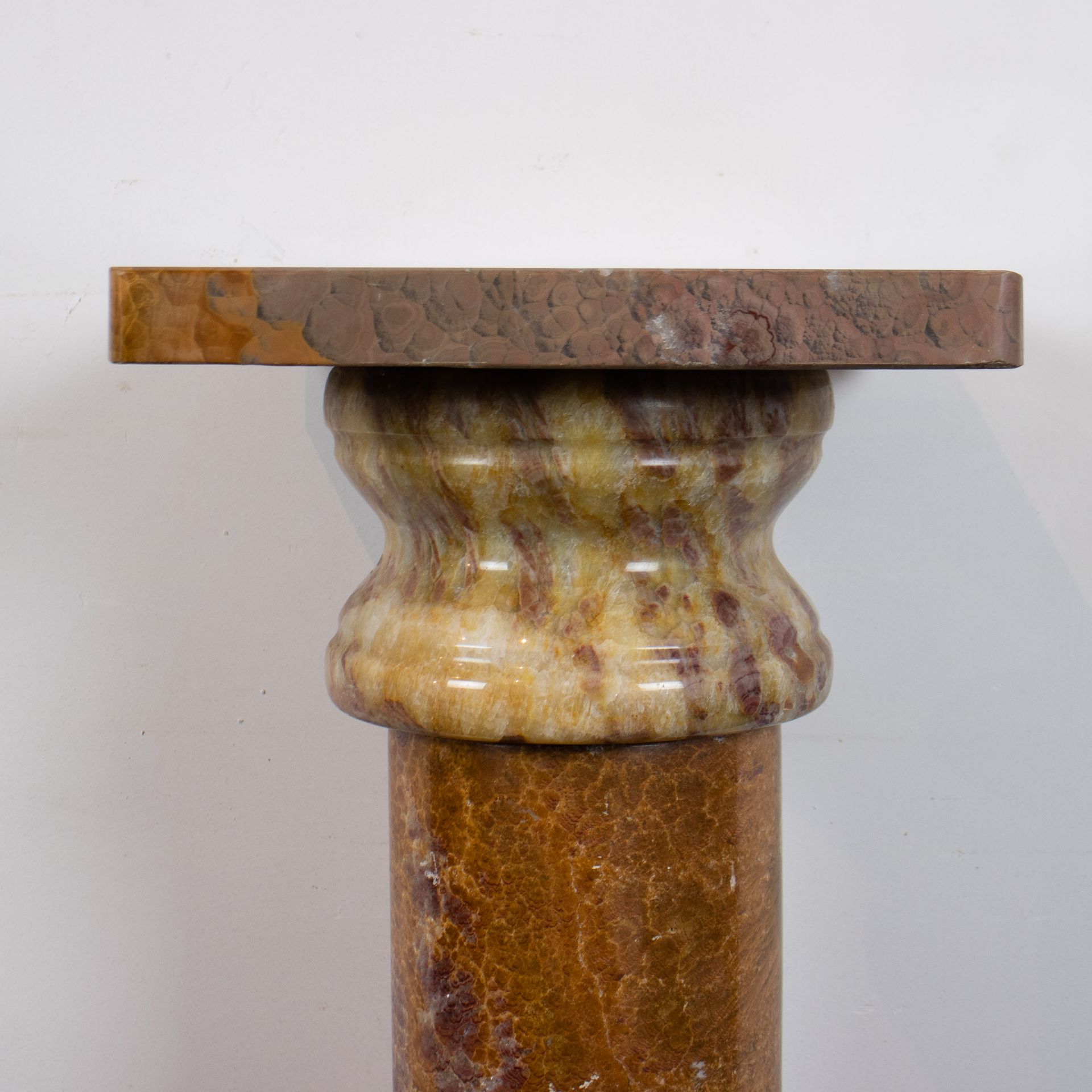 Marble pedestal - Image 2 of 3