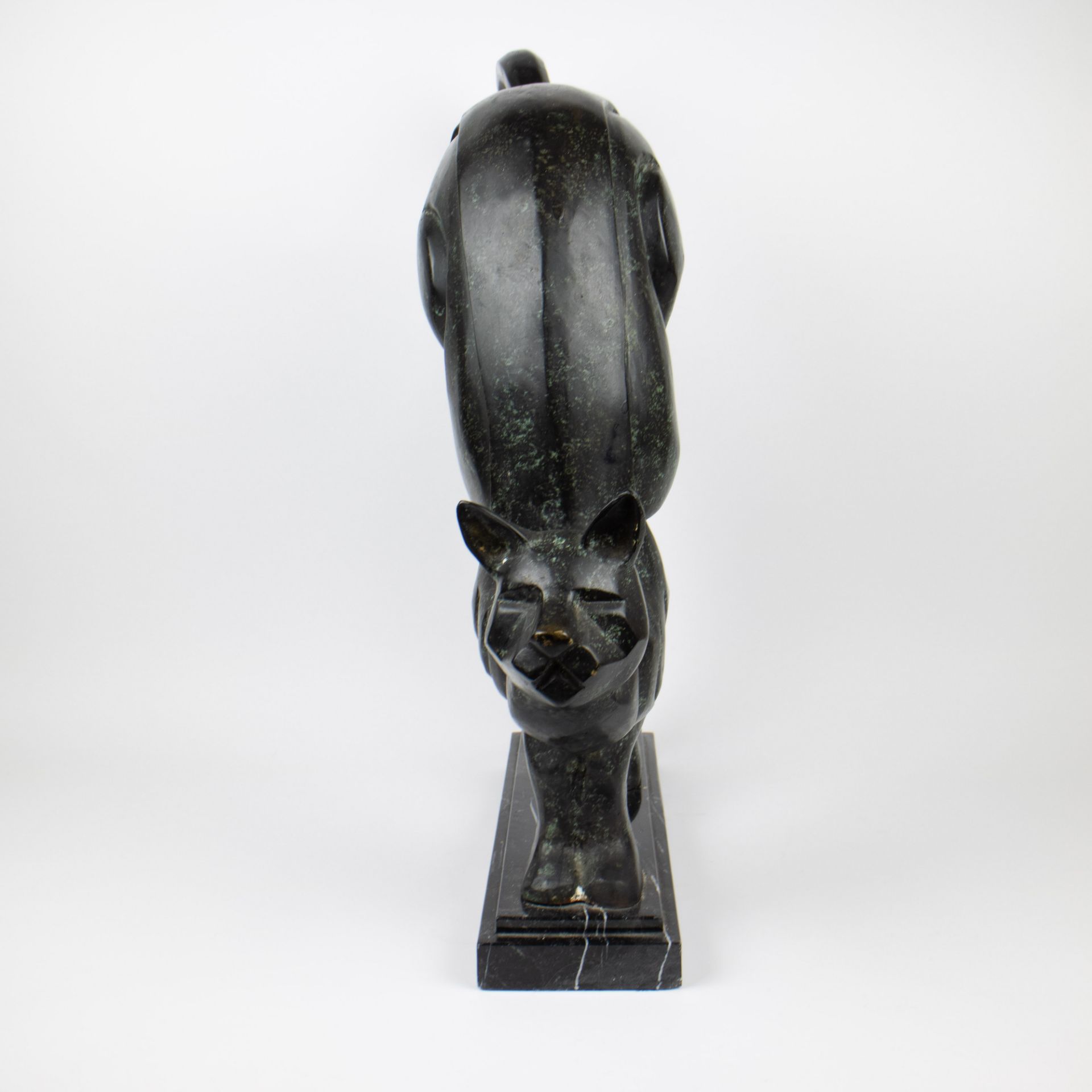 A bronze sculpture of a cat on marble base. - Image 2 of 5