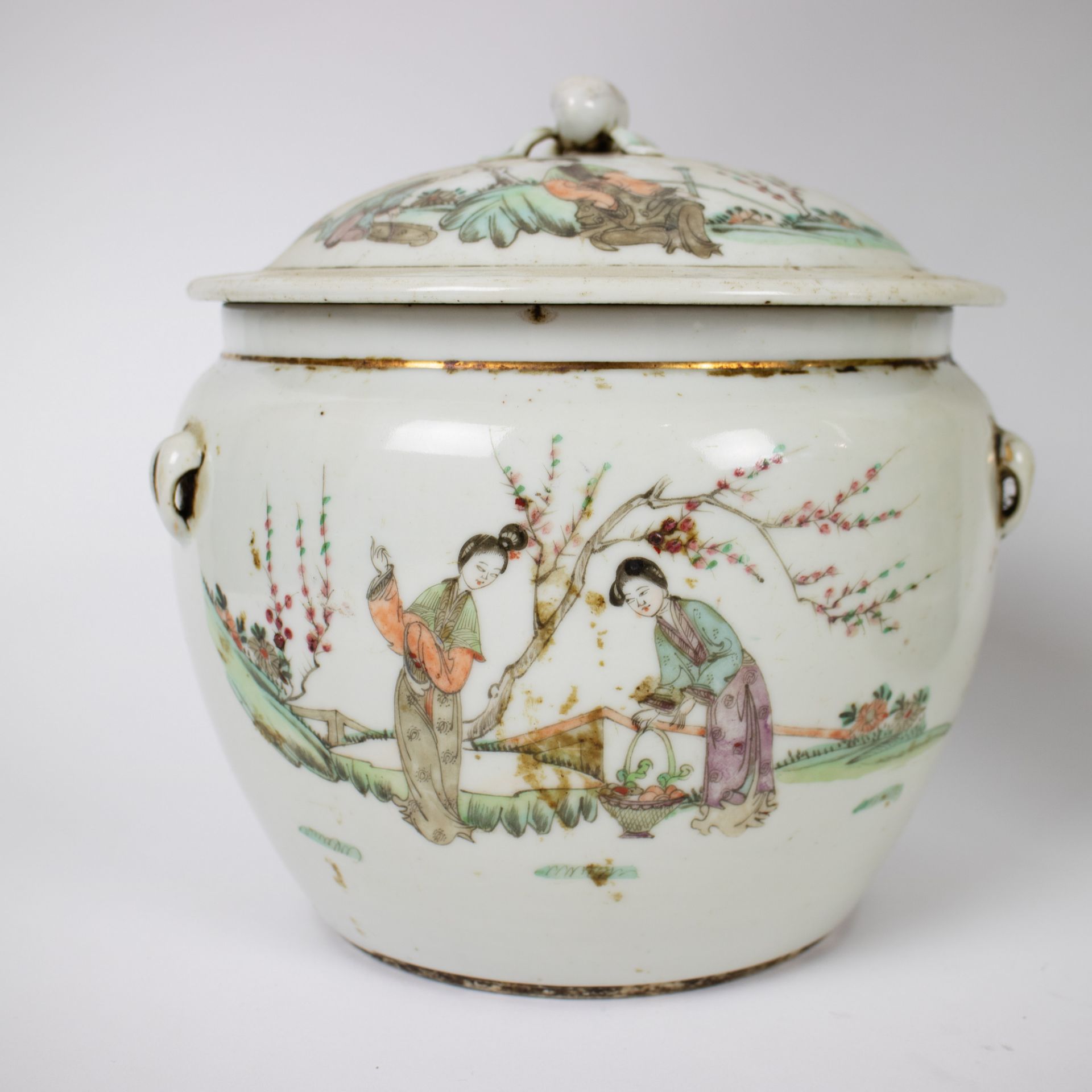 A Chinese storage jar and a famille verte vase - Image 2 of 9