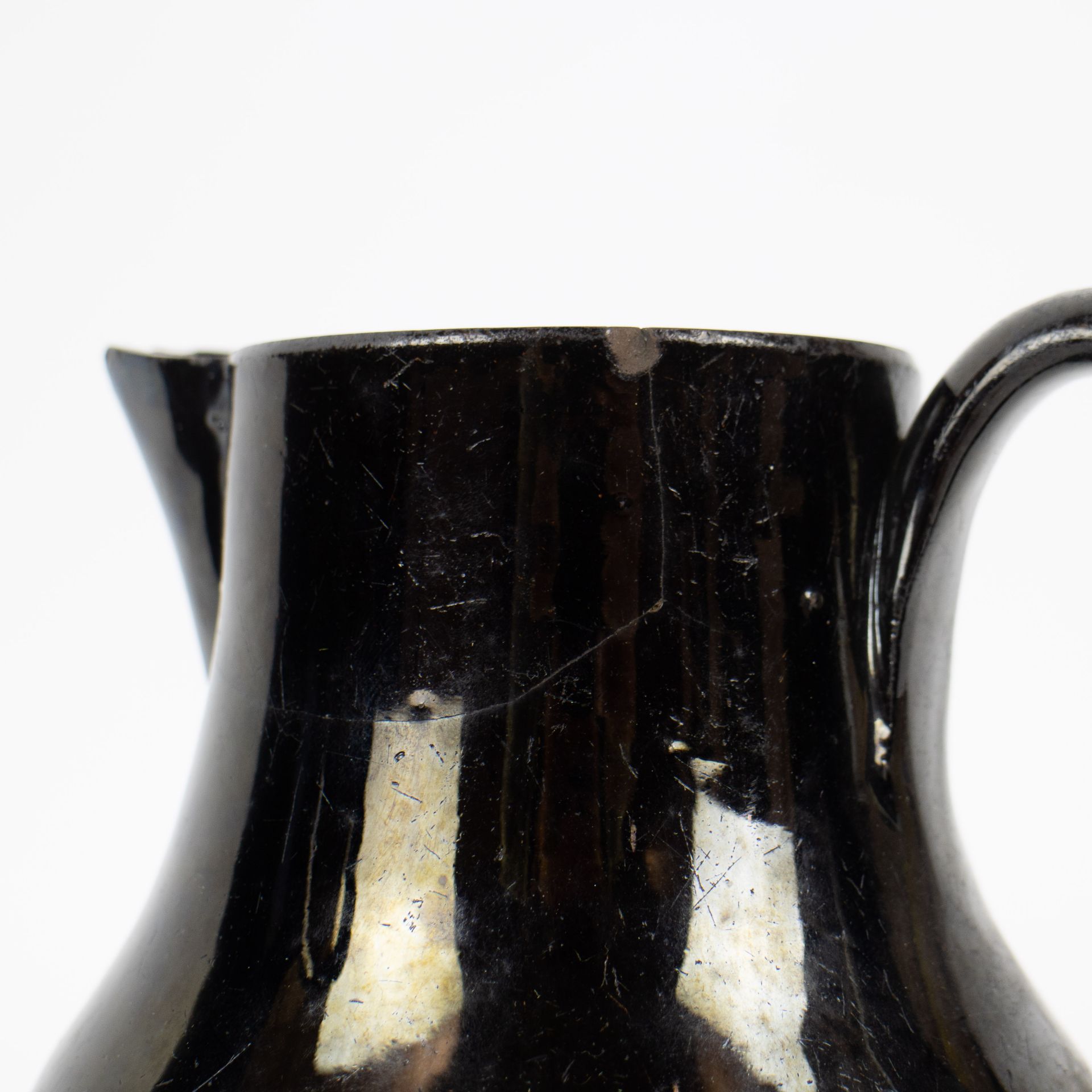 A collection of black glazed jugs, butter pot and salt cellar in Namur earthenware, 18th century - Image 7 of 11