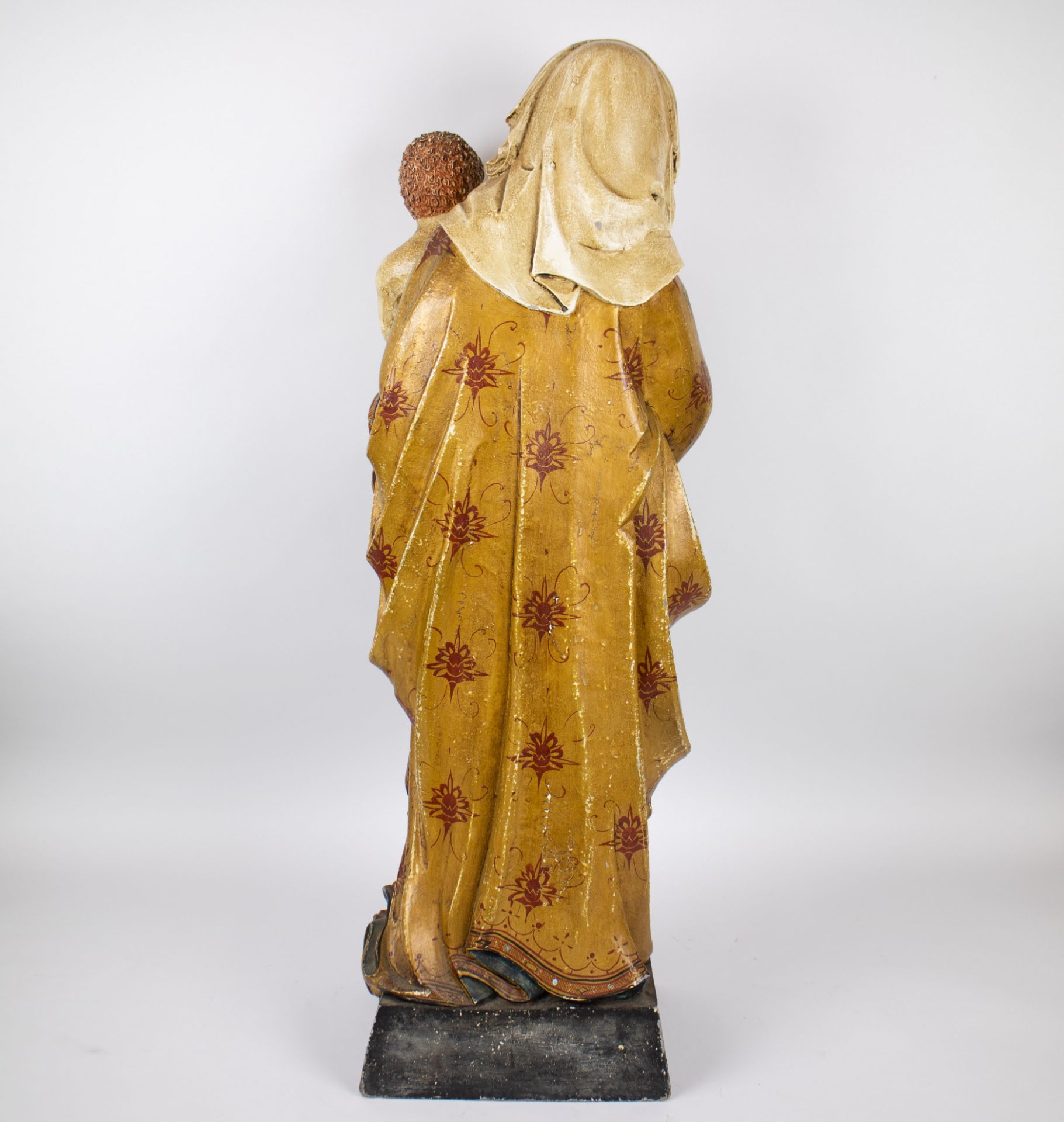Polychrome wooden statue of Mary with child - Image 4 of 5