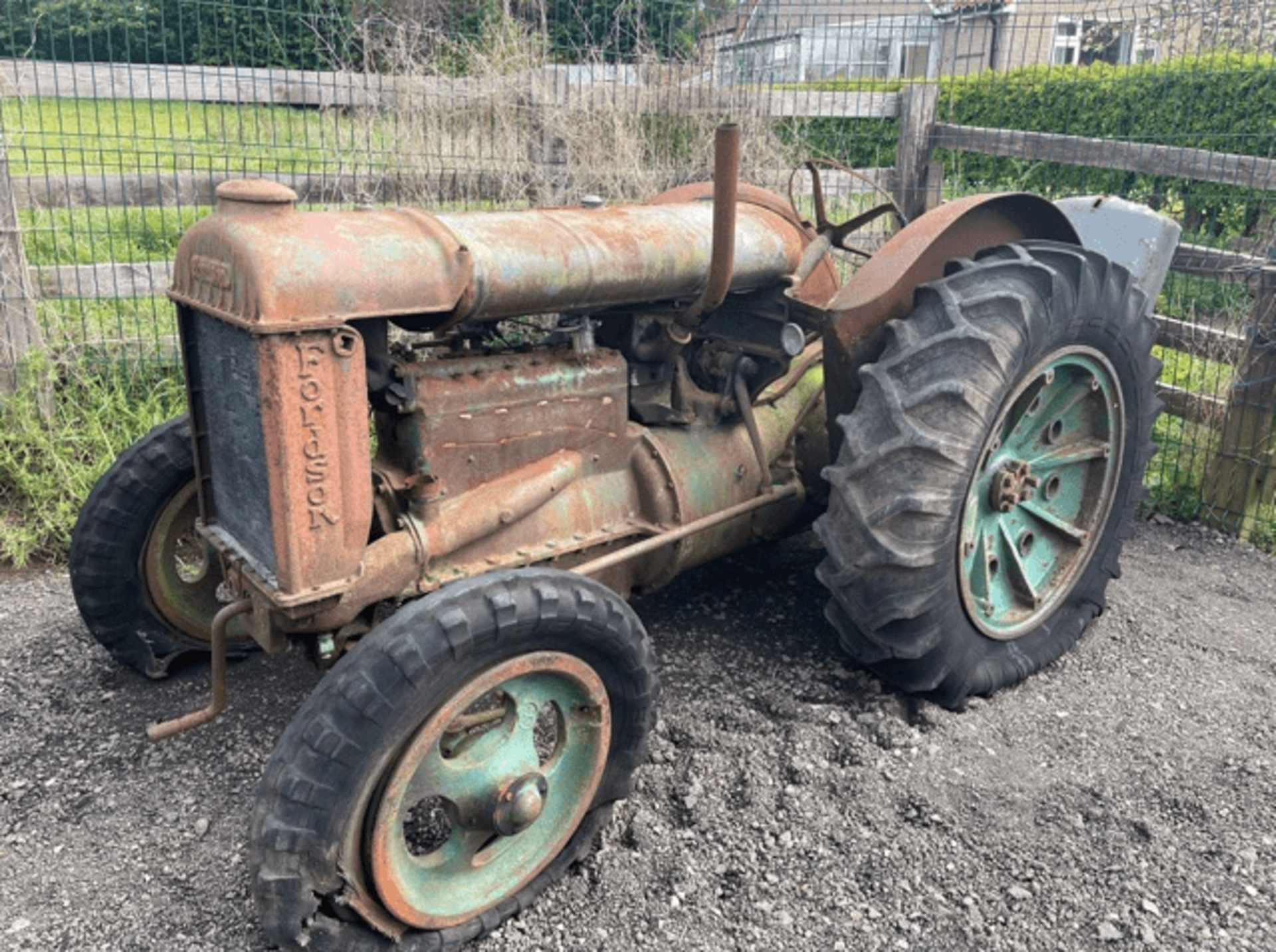 1940S FORDSON TRACTOR E27N
