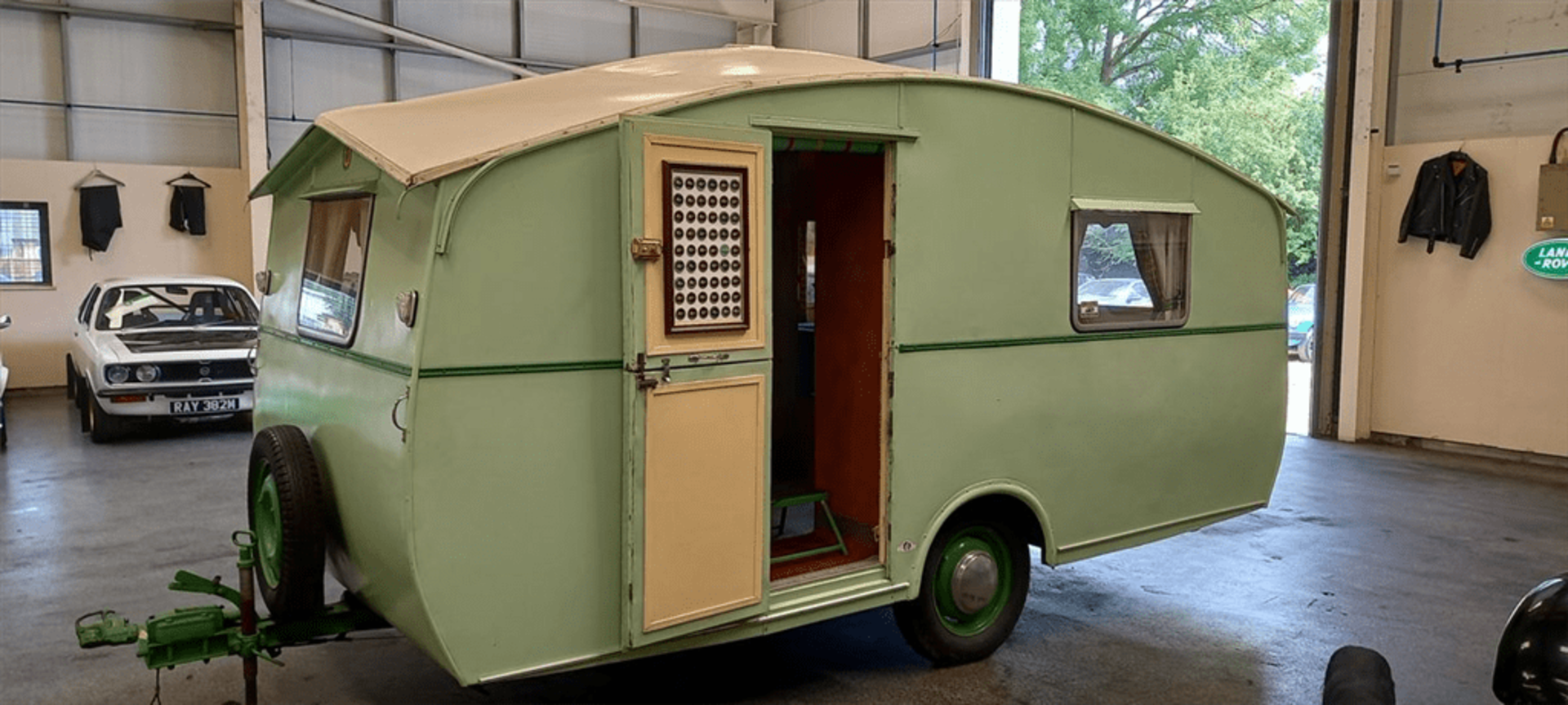 1952 THOMPSON CARAVAN