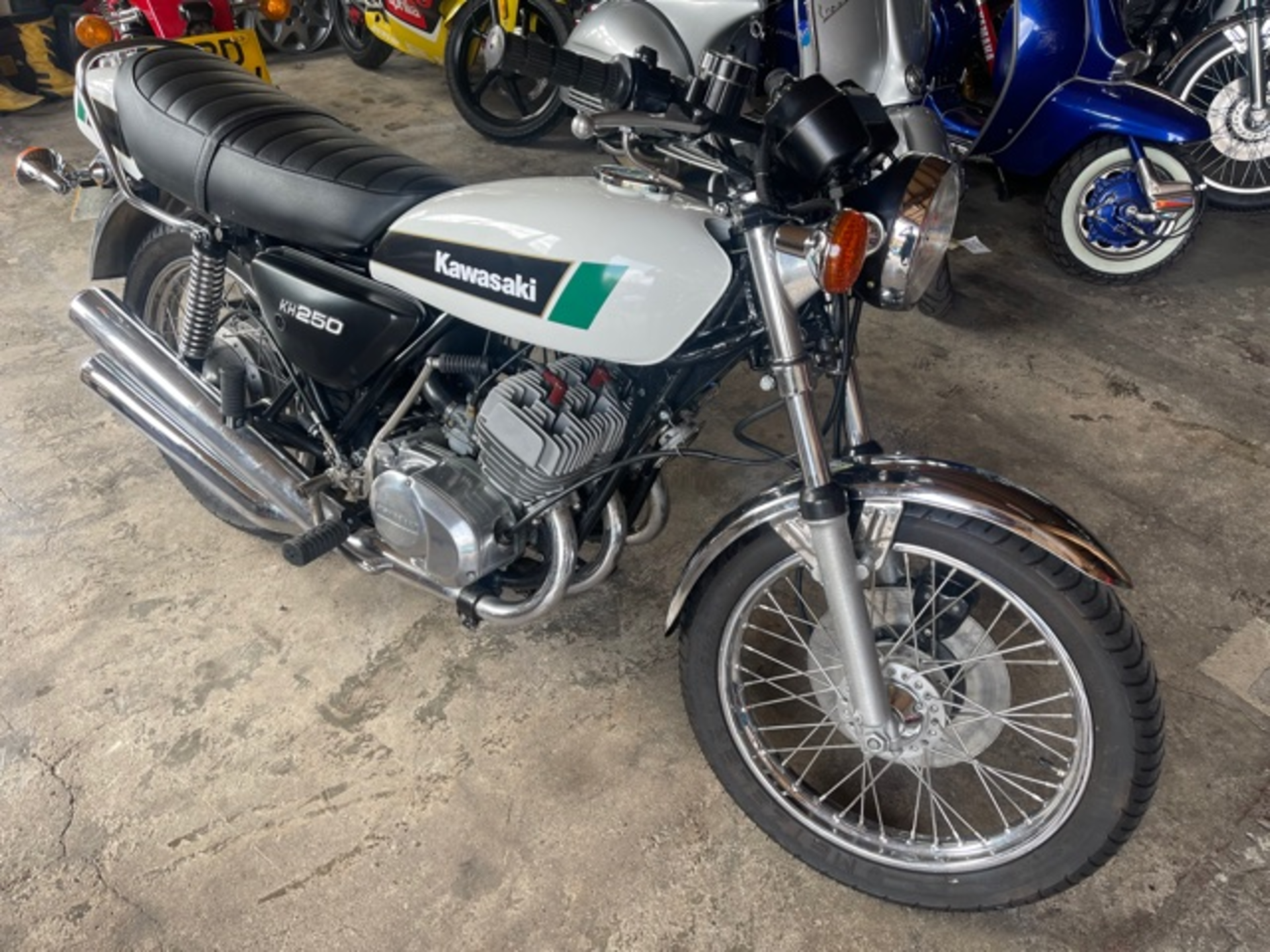 1981 KAWASAKI KH250B