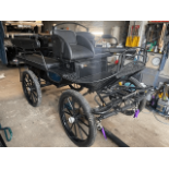 GLENOWSKI HORSE CARRIAGE BLACK