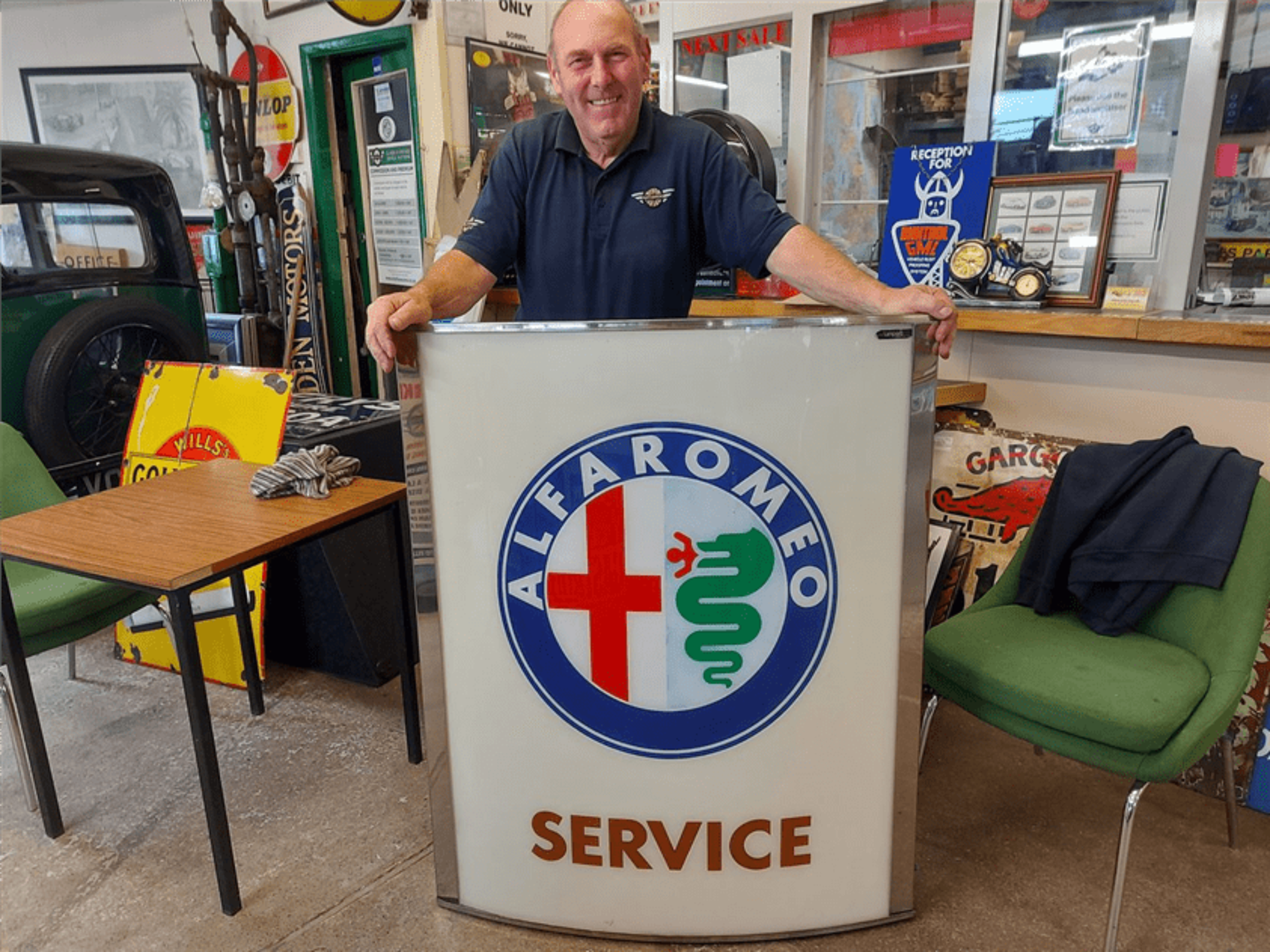 ILLUMINATED ALFA ROMEO SERVICE SIGN