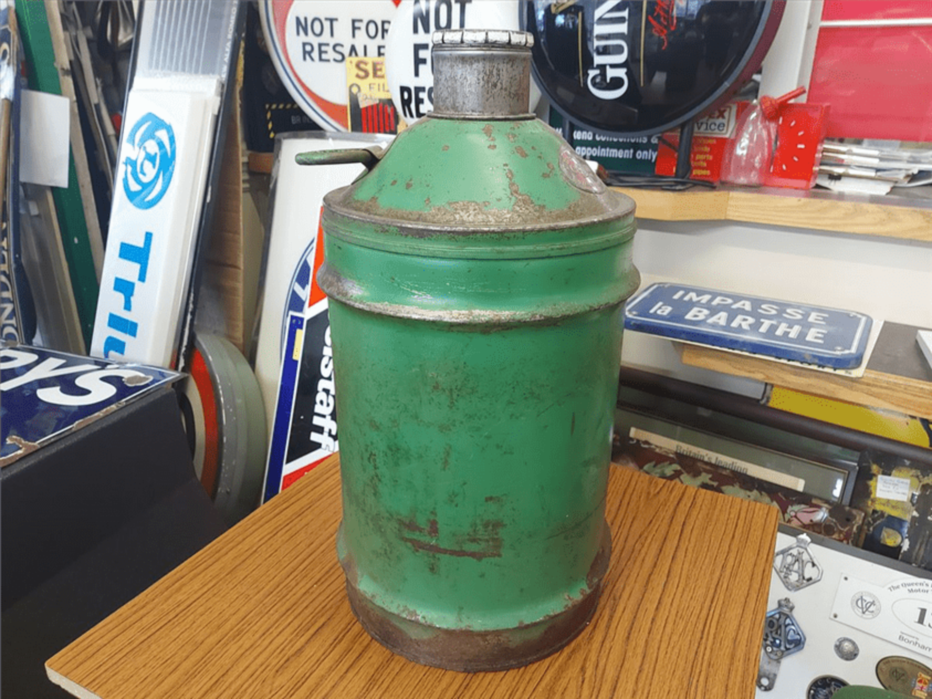 CASTROL 10G OIL CAN WITH LID