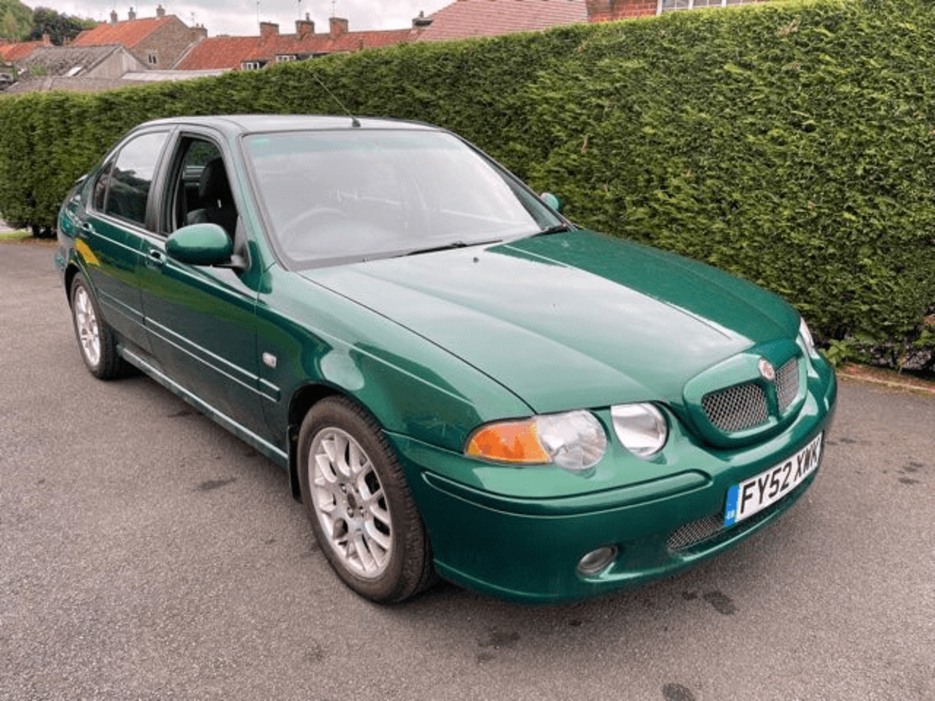 2002 MG ZS+