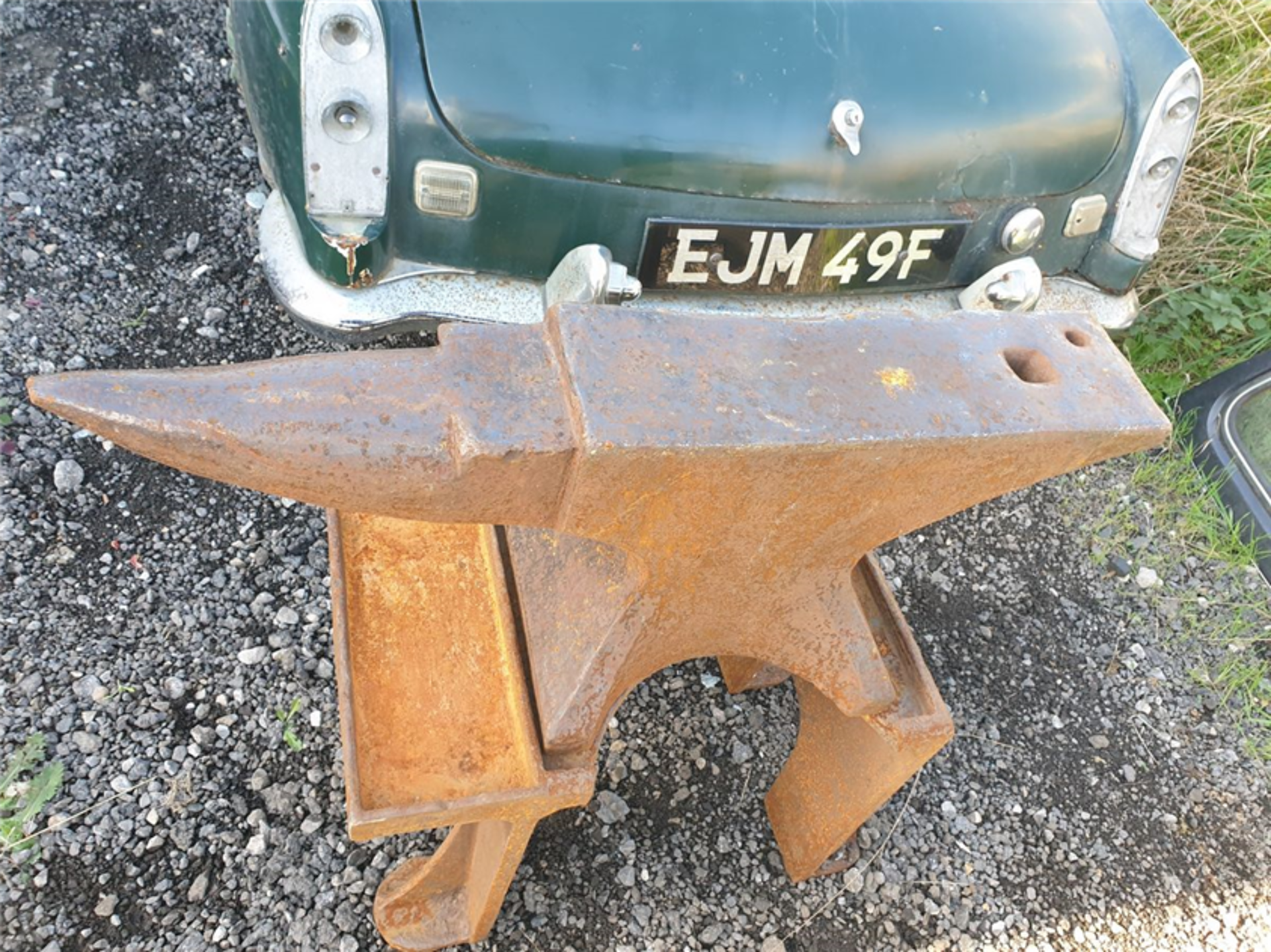 LARGE ANVIL ON STAND