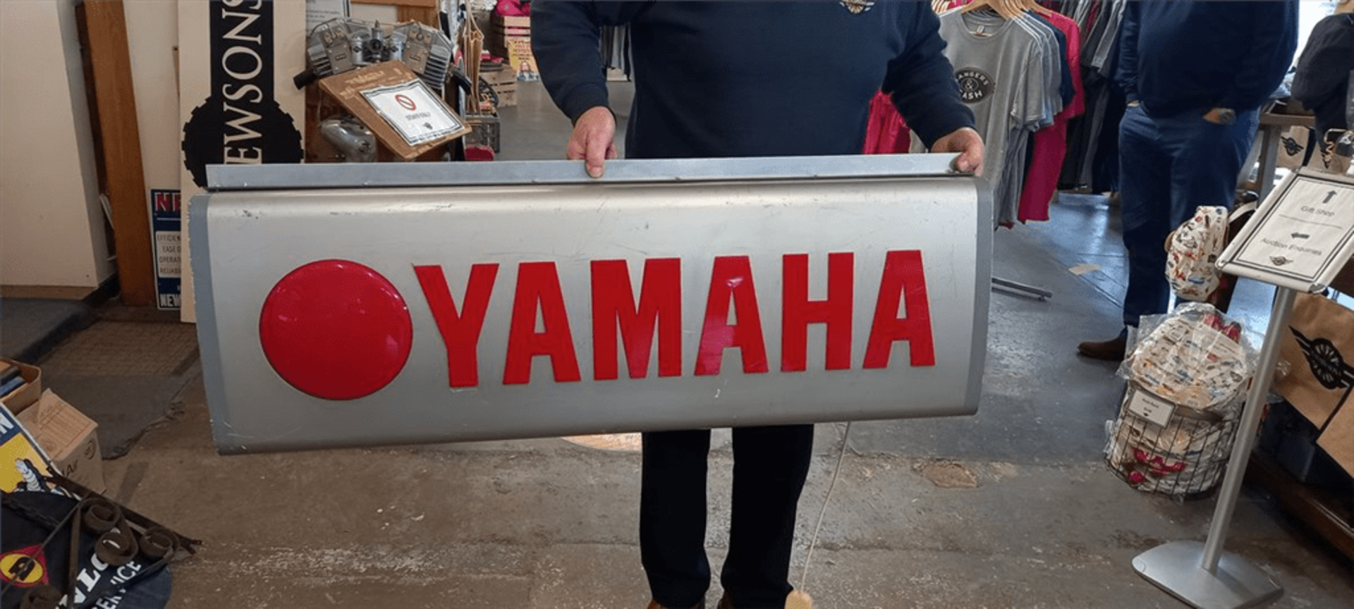 YAMAHA LIGHT UP SIGN