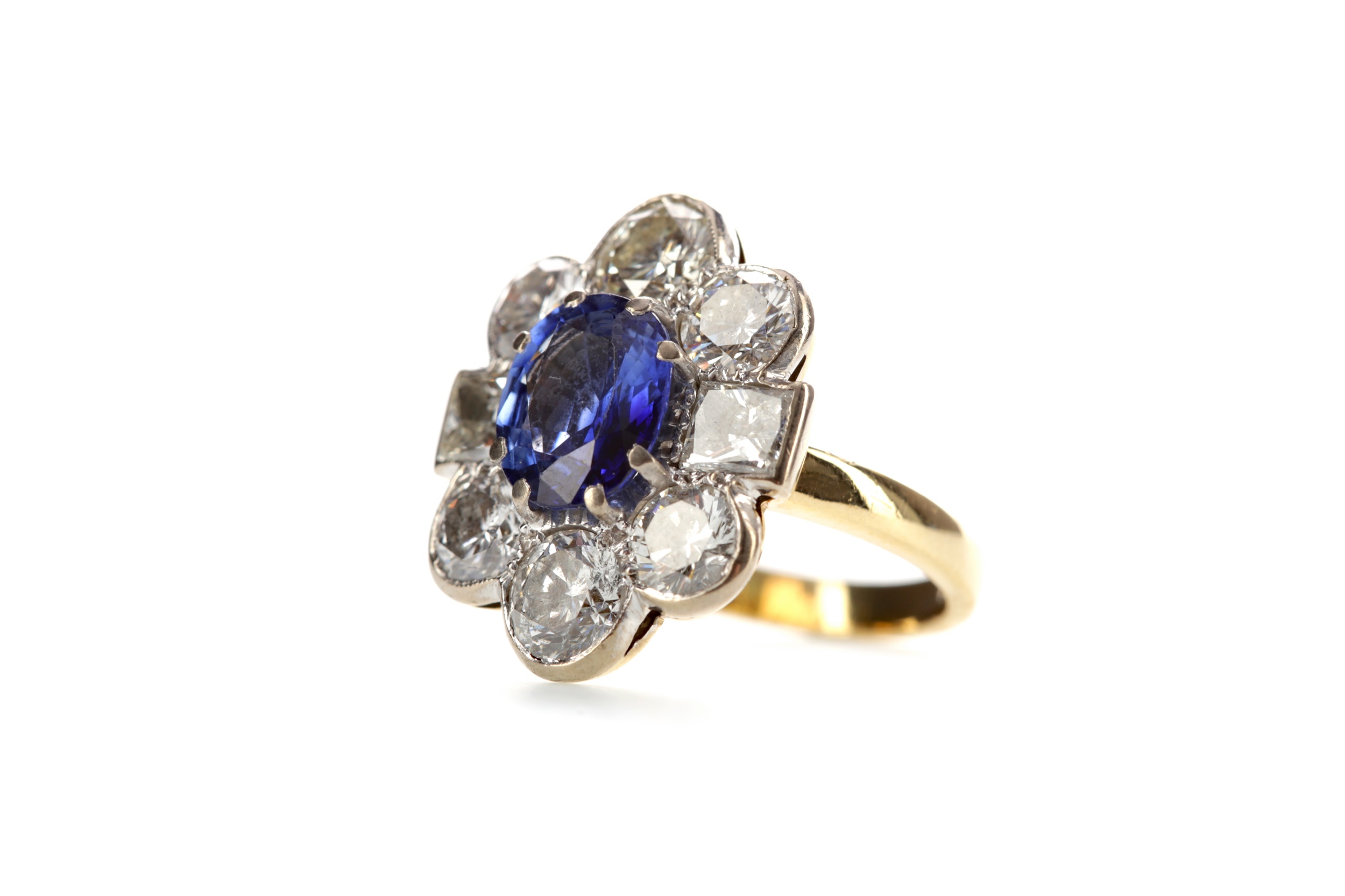 A SAPPHIRE AND DIAMOND RING - Image 2 of 2