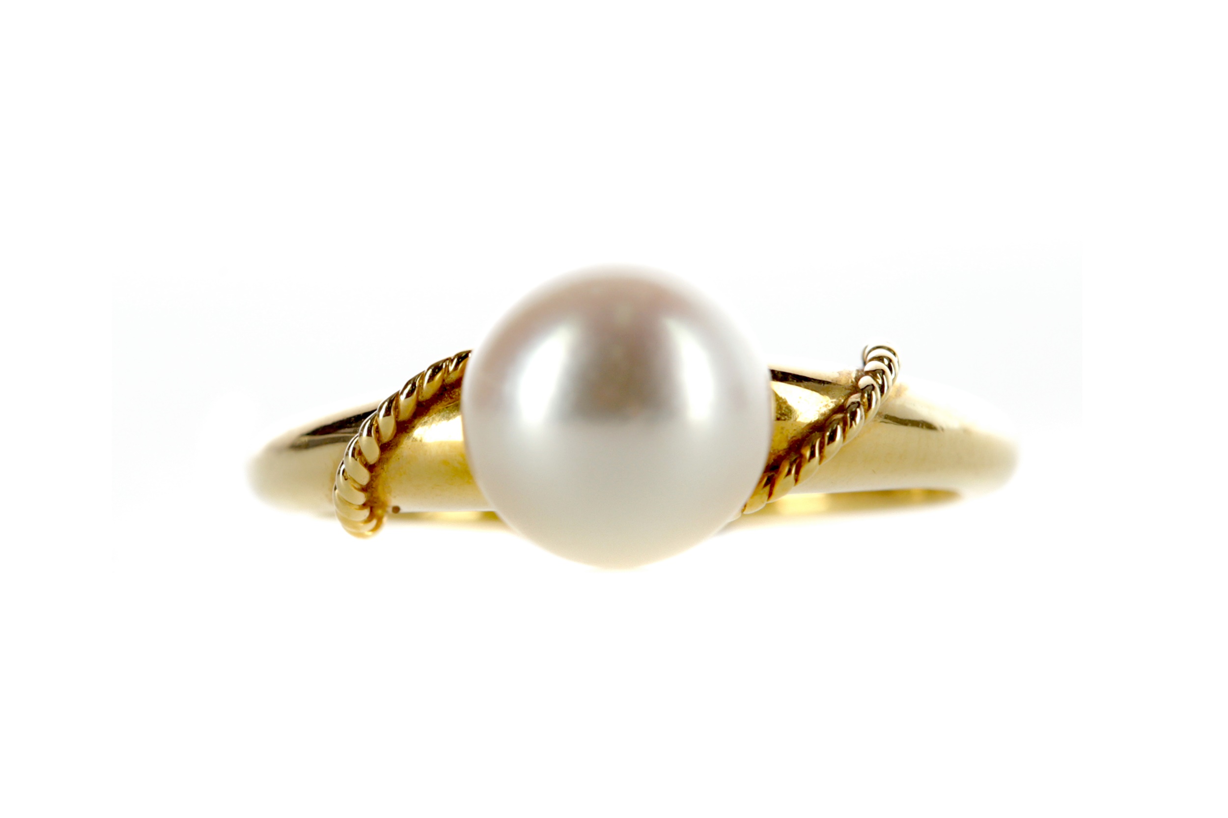 A PEARL RING