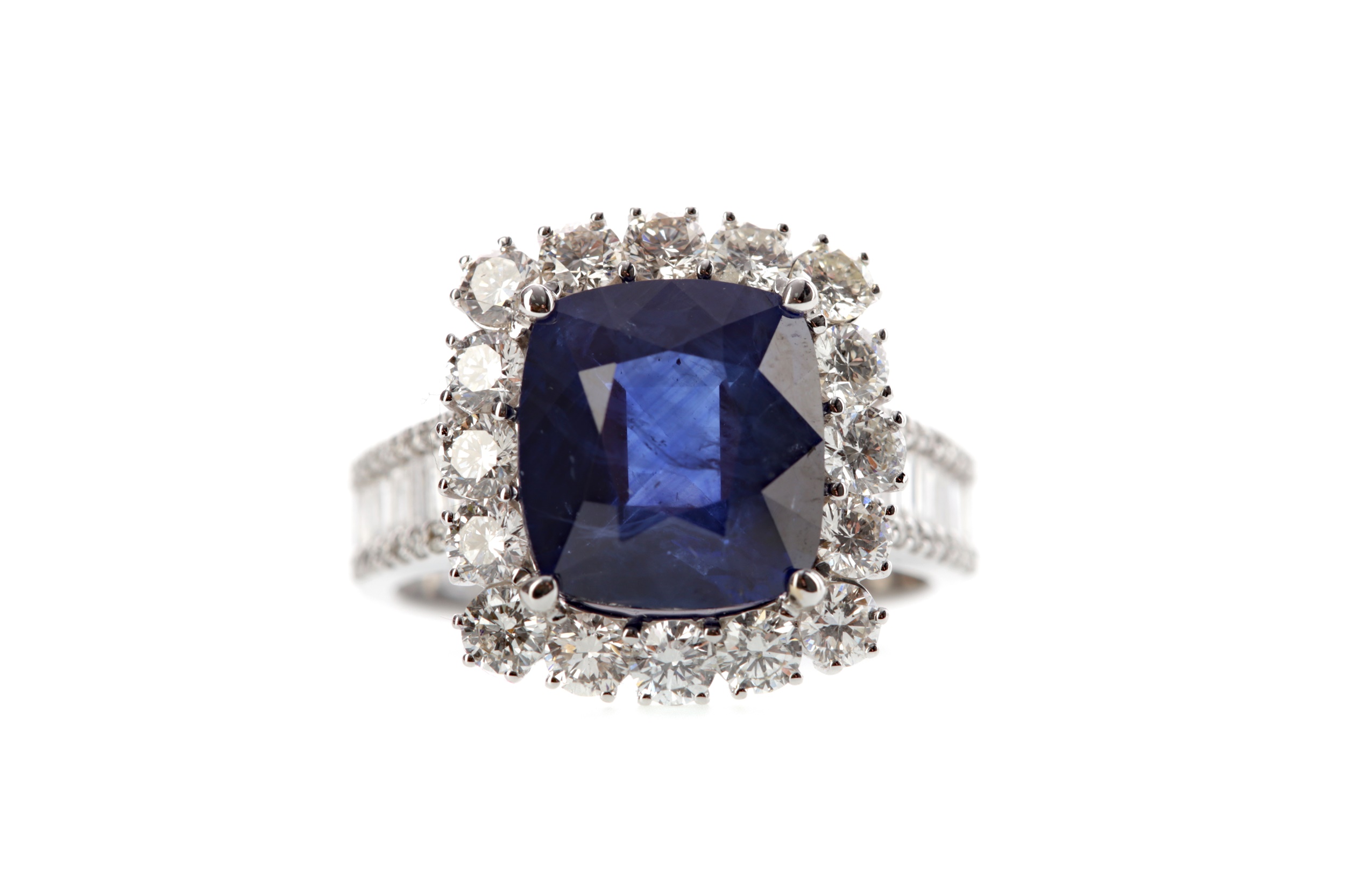 A SAPPHIRE AND DIAMOND RING