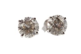 A PAIR OF DIAMOND STUD EARRINGS