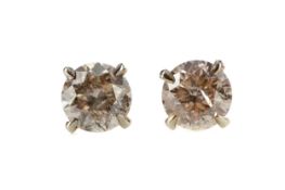 A PAIR OF DIAMOND STUD EARRINGS