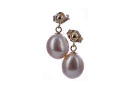 A PAIR OF PEARL EARRINGS