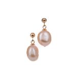 A PAIR OF PEARL DROP EARRINGS