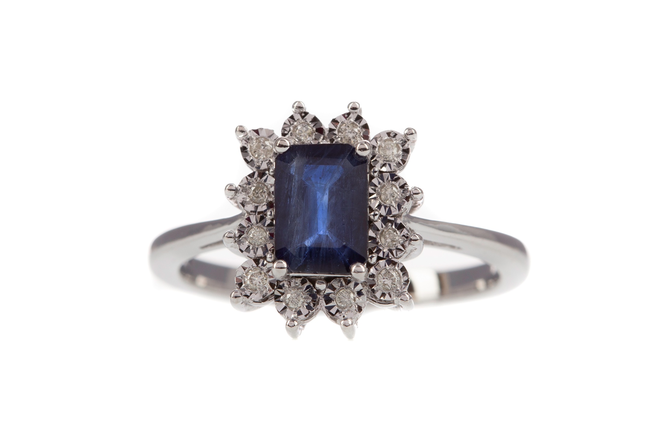 A SAPPHIRE AND DIAMOND RING