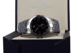 A GENTLEMAN'S MAURICE LACROIX STAINLESS STEEL QUARTZ WRIST WATCH