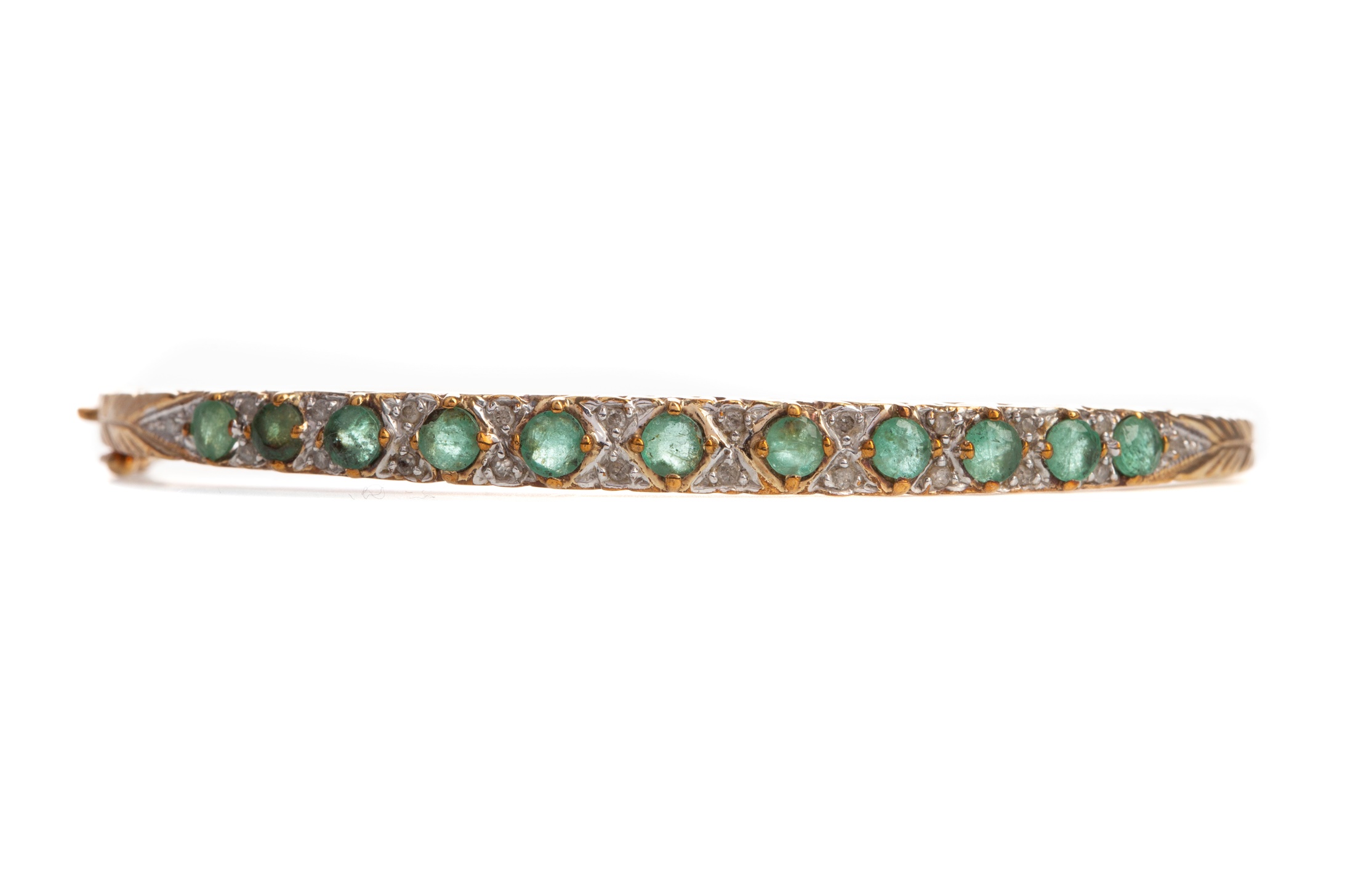 AN EMERALD AND DIAMOND BANGLE