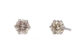 A PAIR OF DIAMOND STUD EARRINGS