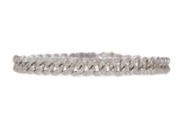 A DIAMOND CURB LINK BRACELET