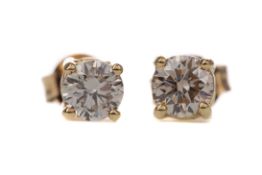 A PAIR OF DIAMOND STUD EARRINGS